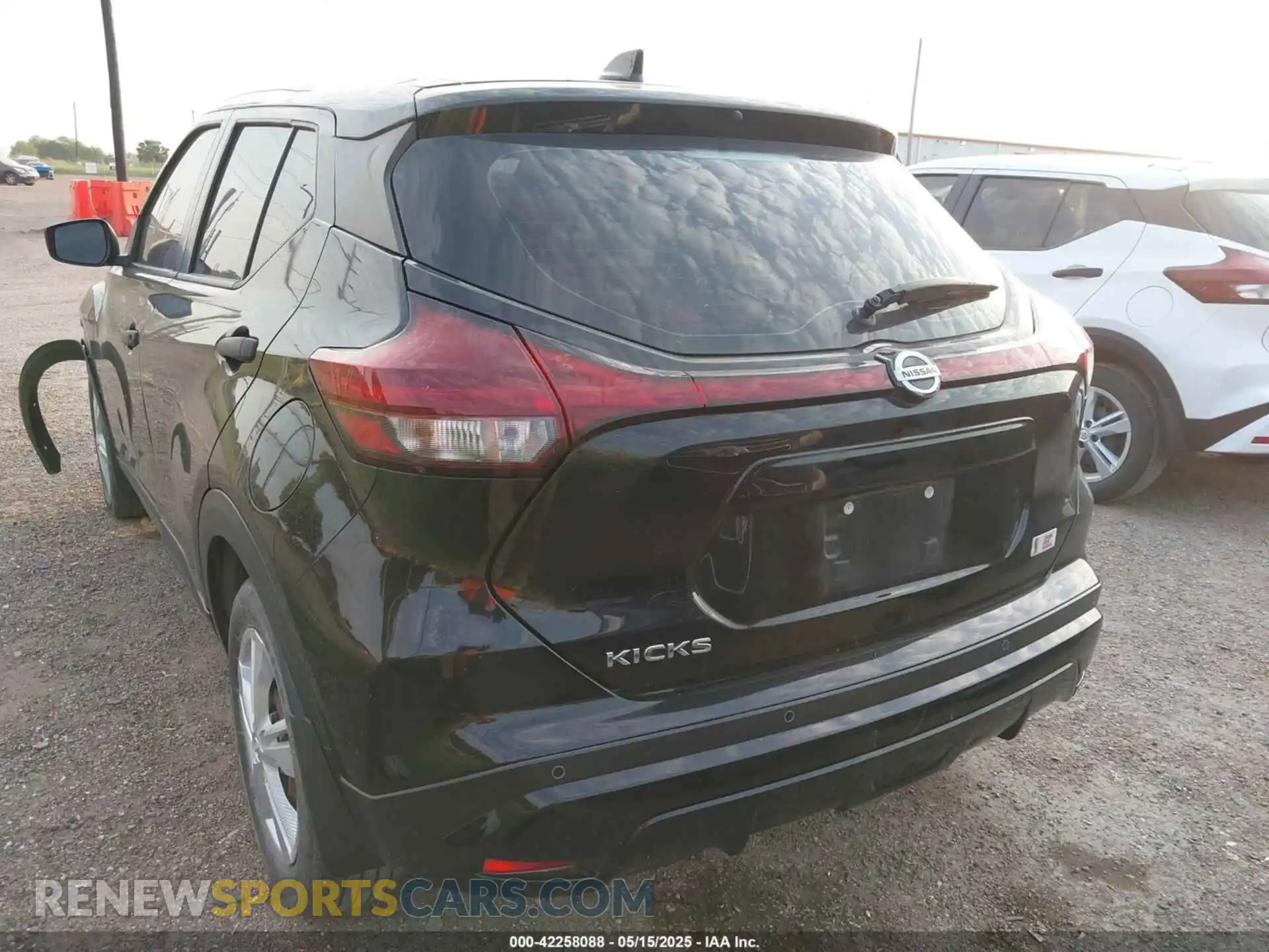 3 Photograph of a damaged car 3N1CP5BV2ML476289 NISSAN KICKS 2021