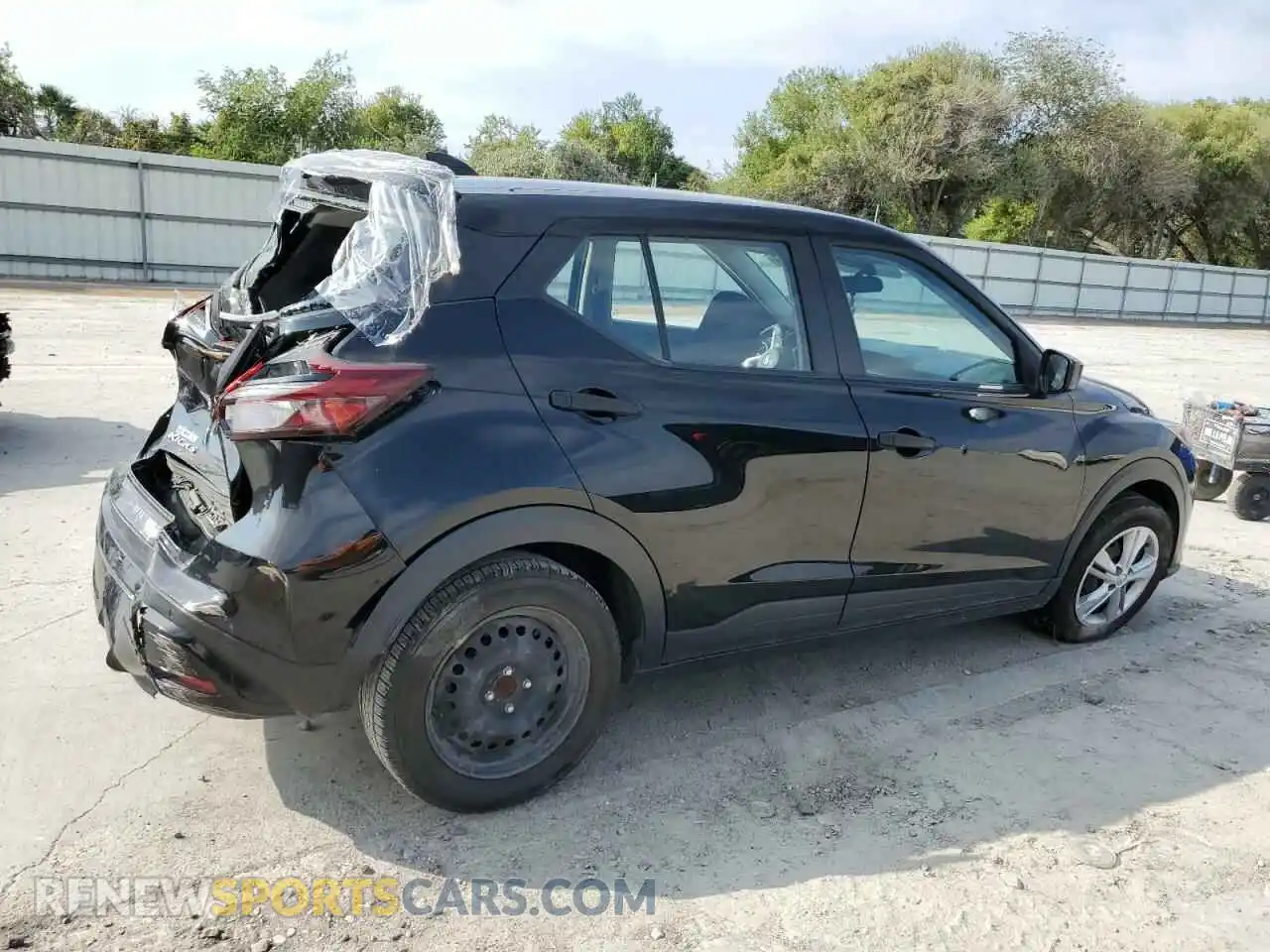 3 Photograph of a damaged car 3N1CP5BV5ML464511 NISSAN KICKS 2021