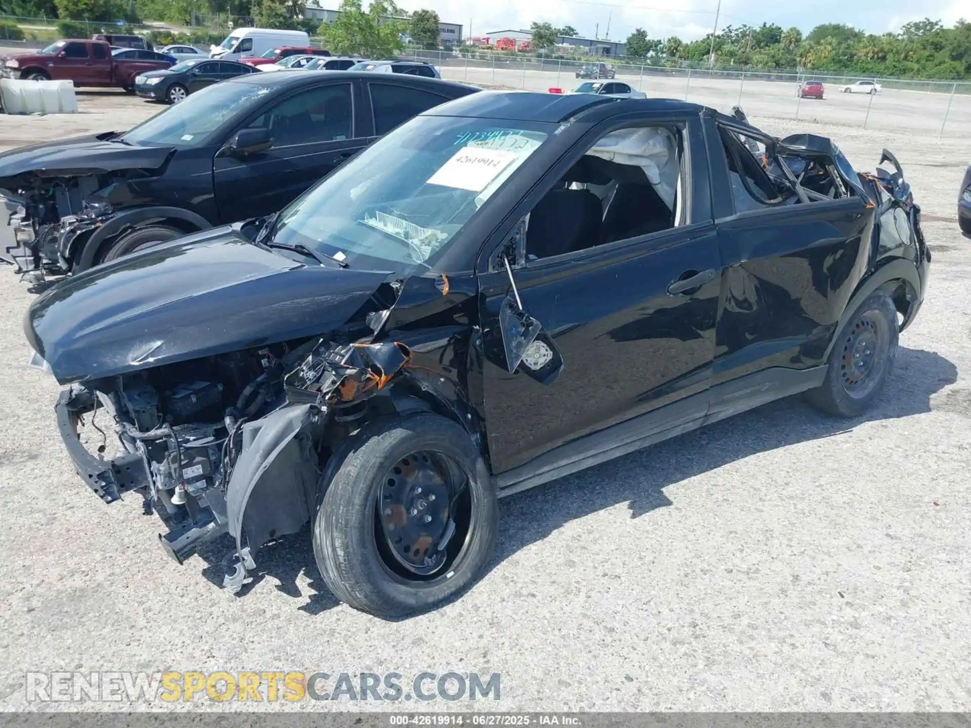 2 fotografías del automóvil dañado 3N1CP5BV5ML471359 NISSAN KICKS 2021