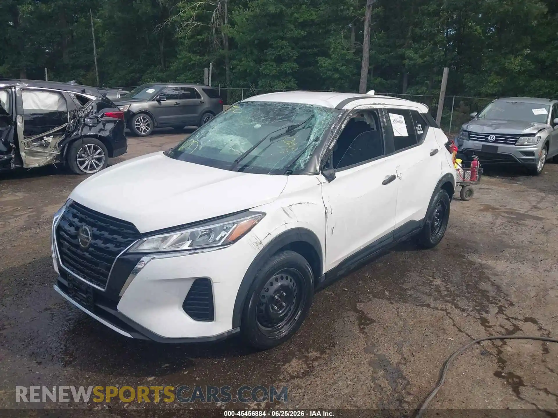 2 Photograph of a damaged car 3N1CP5BV6ML532136 NISSAN KICKS 2021