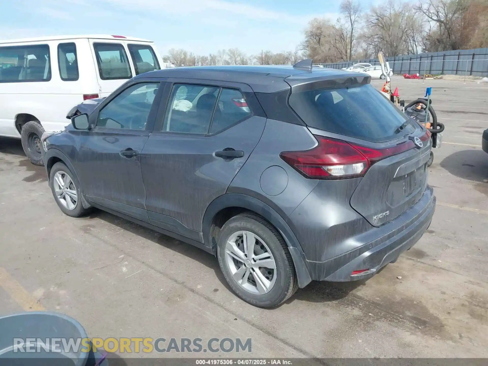 3 Photograph of a damaged car 3N1CP5BV7ML529181 NISSAN KICKS 2021