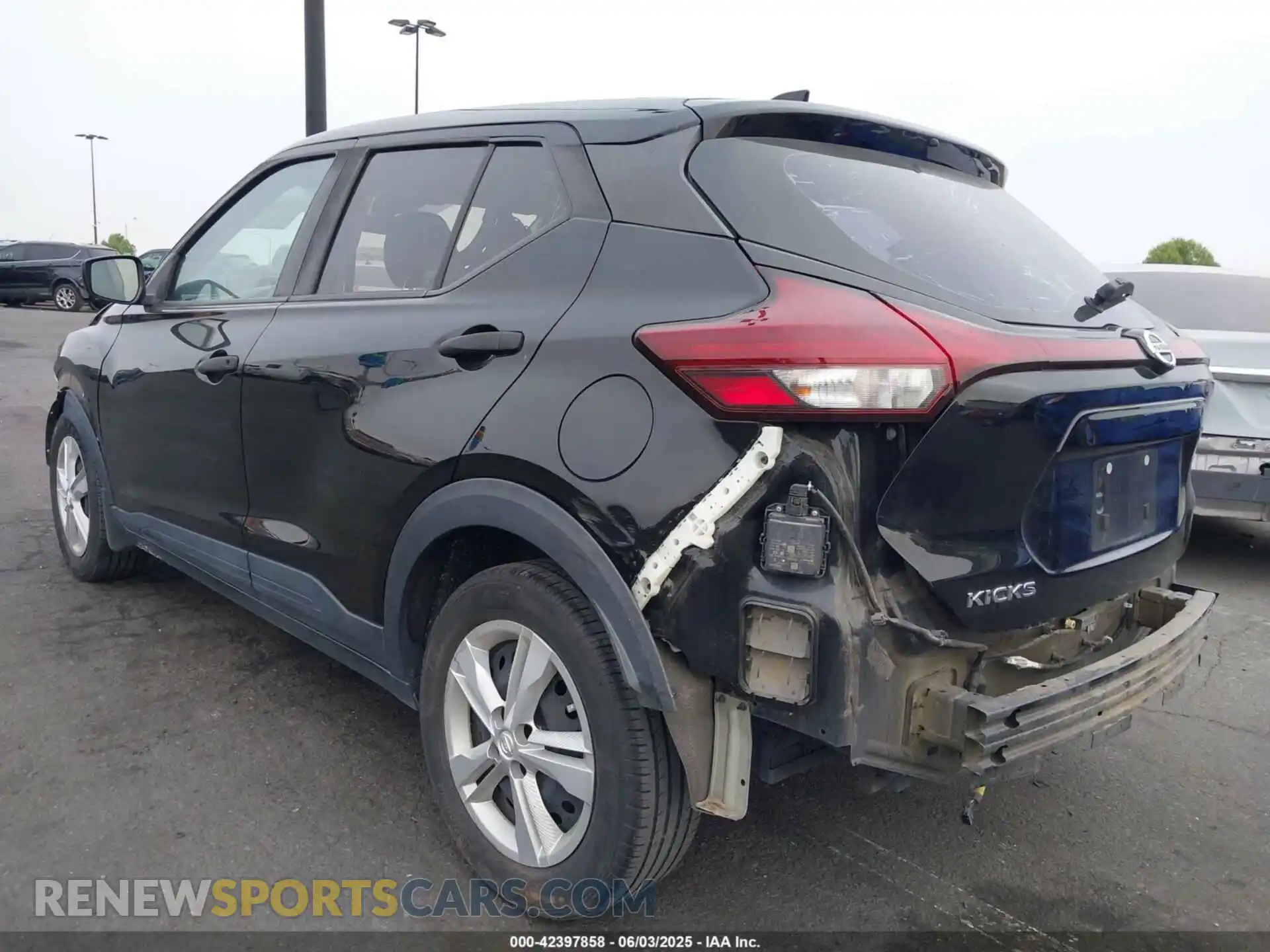 3 Photograph of a damaged car 3N1CP5BV8ML485143 NISSAN KICKS 2021