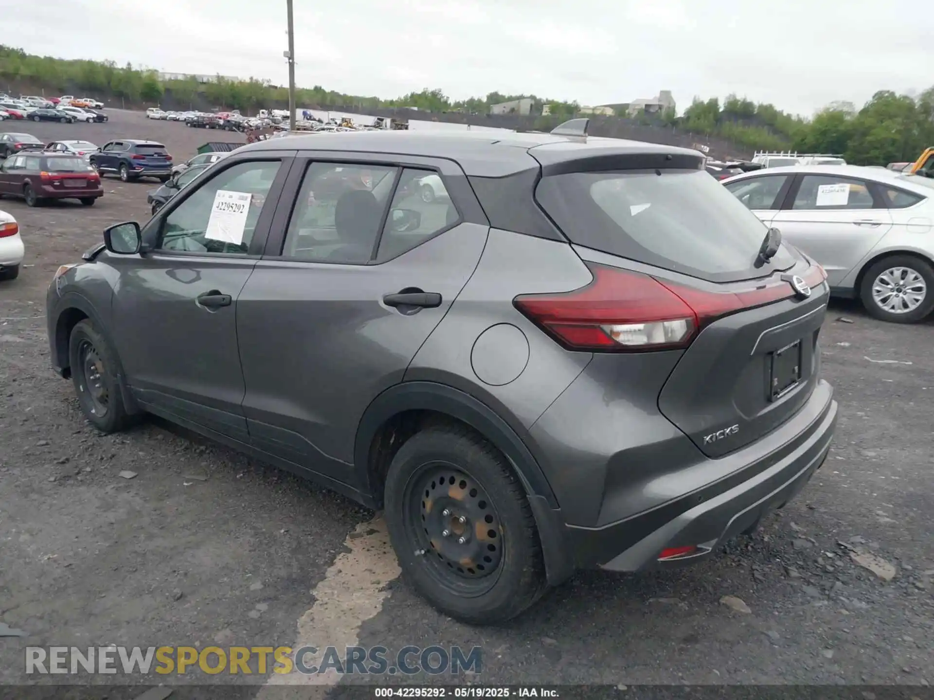3 Photograph of a damaged car 3N1CP5BV8ML494702 NISSAN KICKS 2021