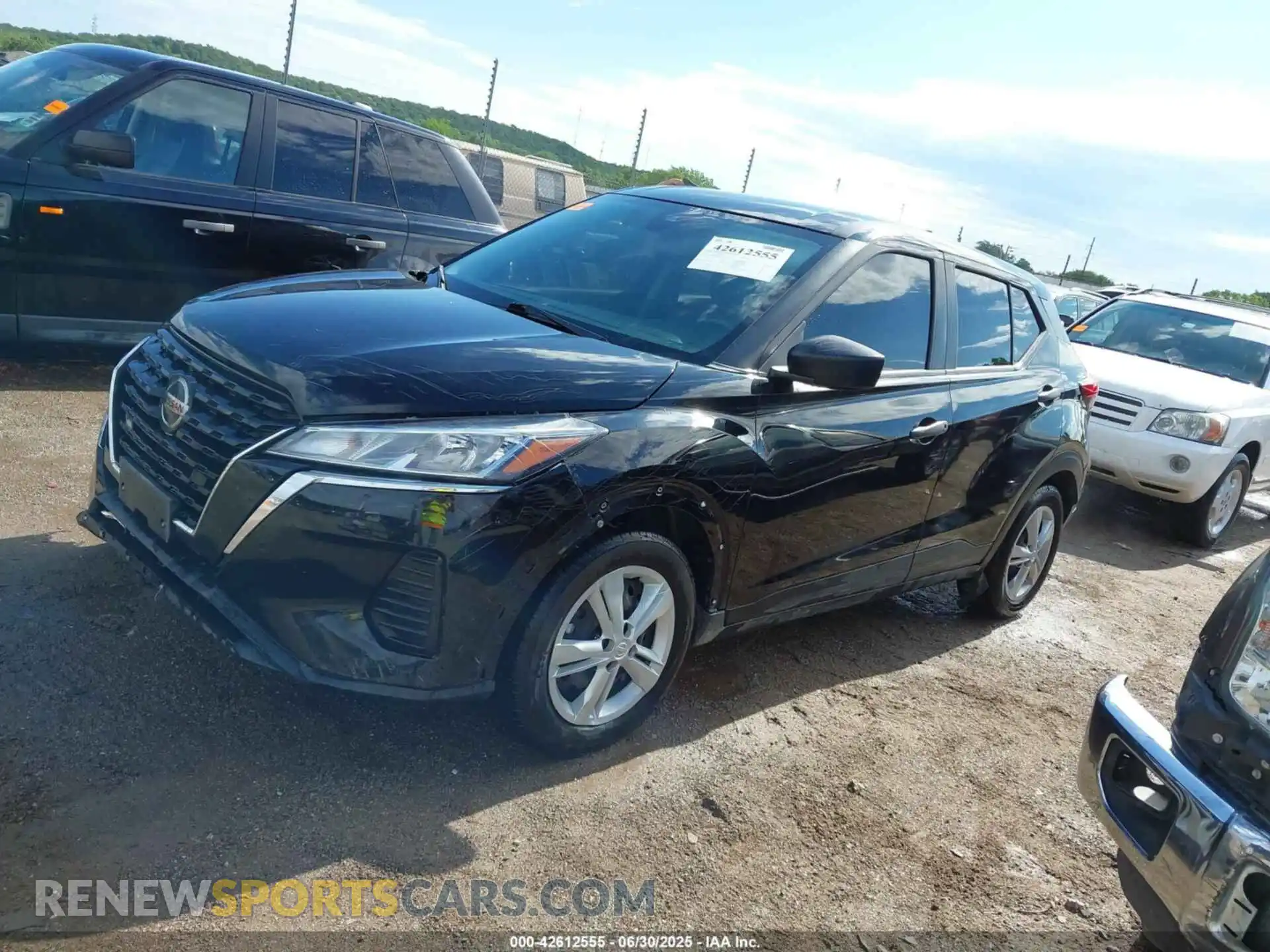 2 fotografías del automóvil dañado 3N1CP5BV8ML533952 NISSAN KICKS 2021