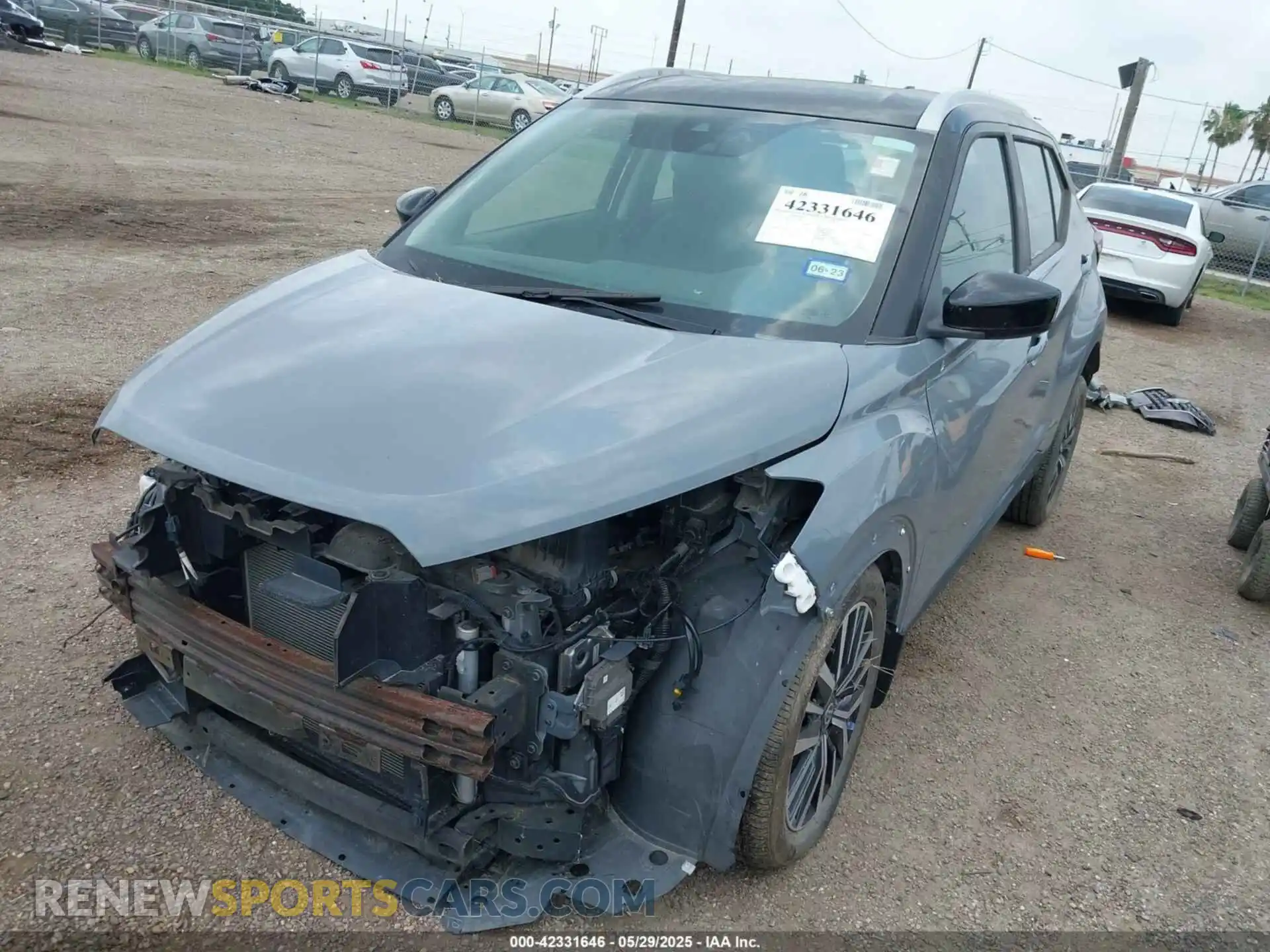 2 fotografías del automóvil dañado 3N1CP5CV0ML508395 NISSAN KICKS 2021
