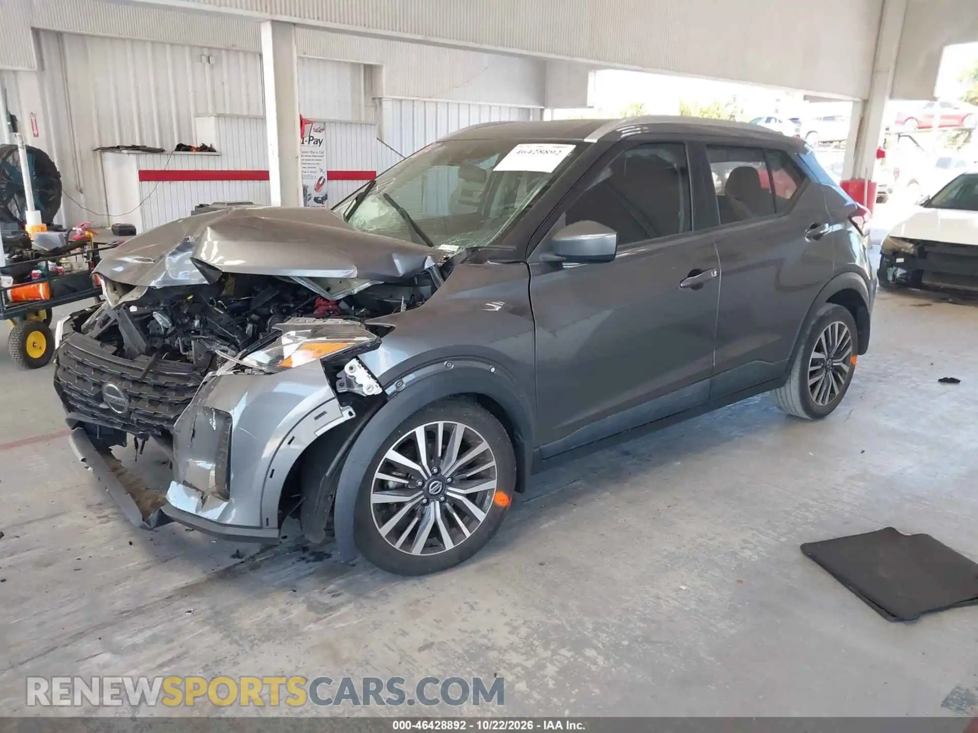 2 fotografías del automóvil dañado 3N1CP5CV0ML563493 NISSAN KICKS 2021
