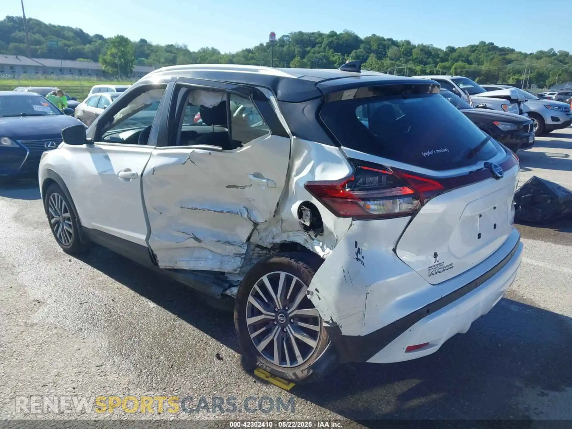 3 Photograph of a damaged car 3N1CP5CV1ML504436 NISSAN KICKS 2021
