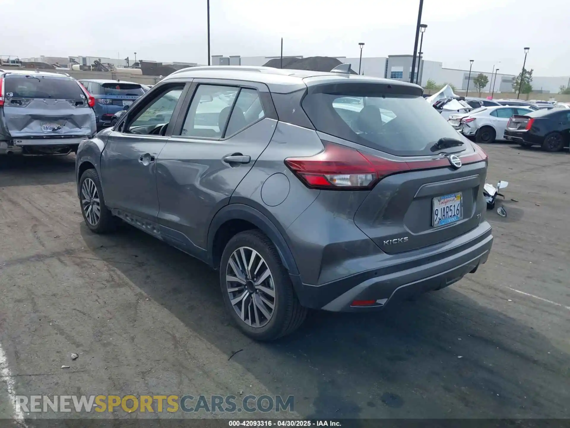 3 Photograph of a damaged car 3N1CP5CV1ML537730 NISSAN KICKS 2021