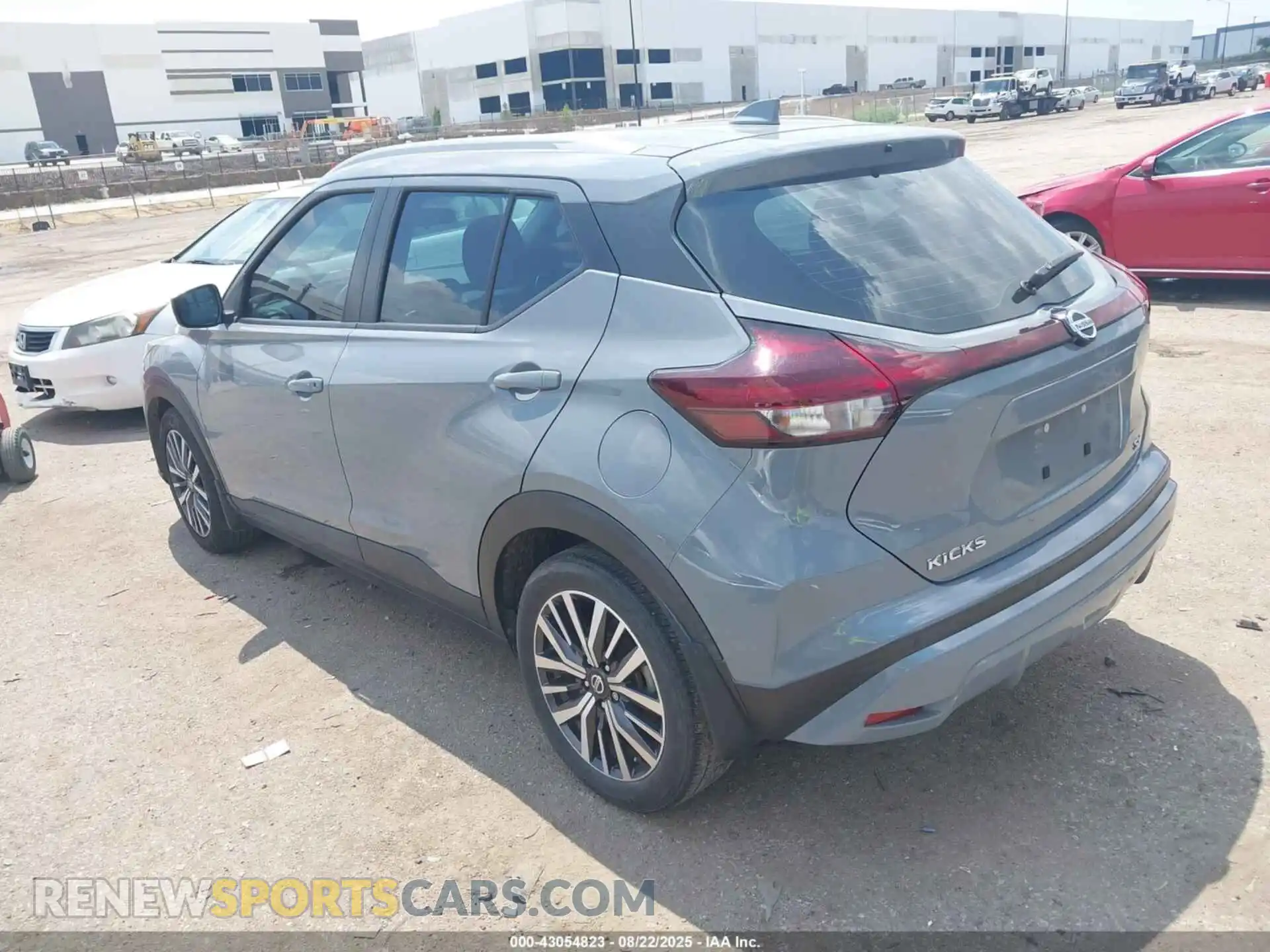 3 Photograph of a damaged car 3N1CP5CV1ML564393 NISSAN KICKS 2021
