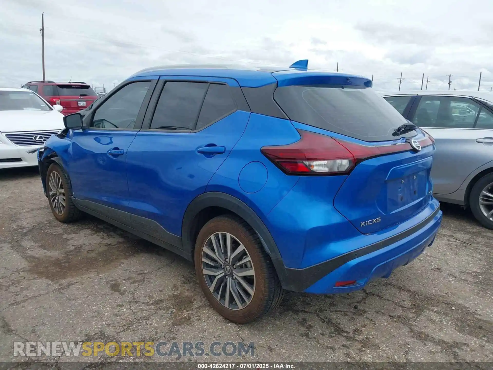 3 Photograph of a damaged car 3N1CP5CV2ML505031 NISSAN KICKS 2021
