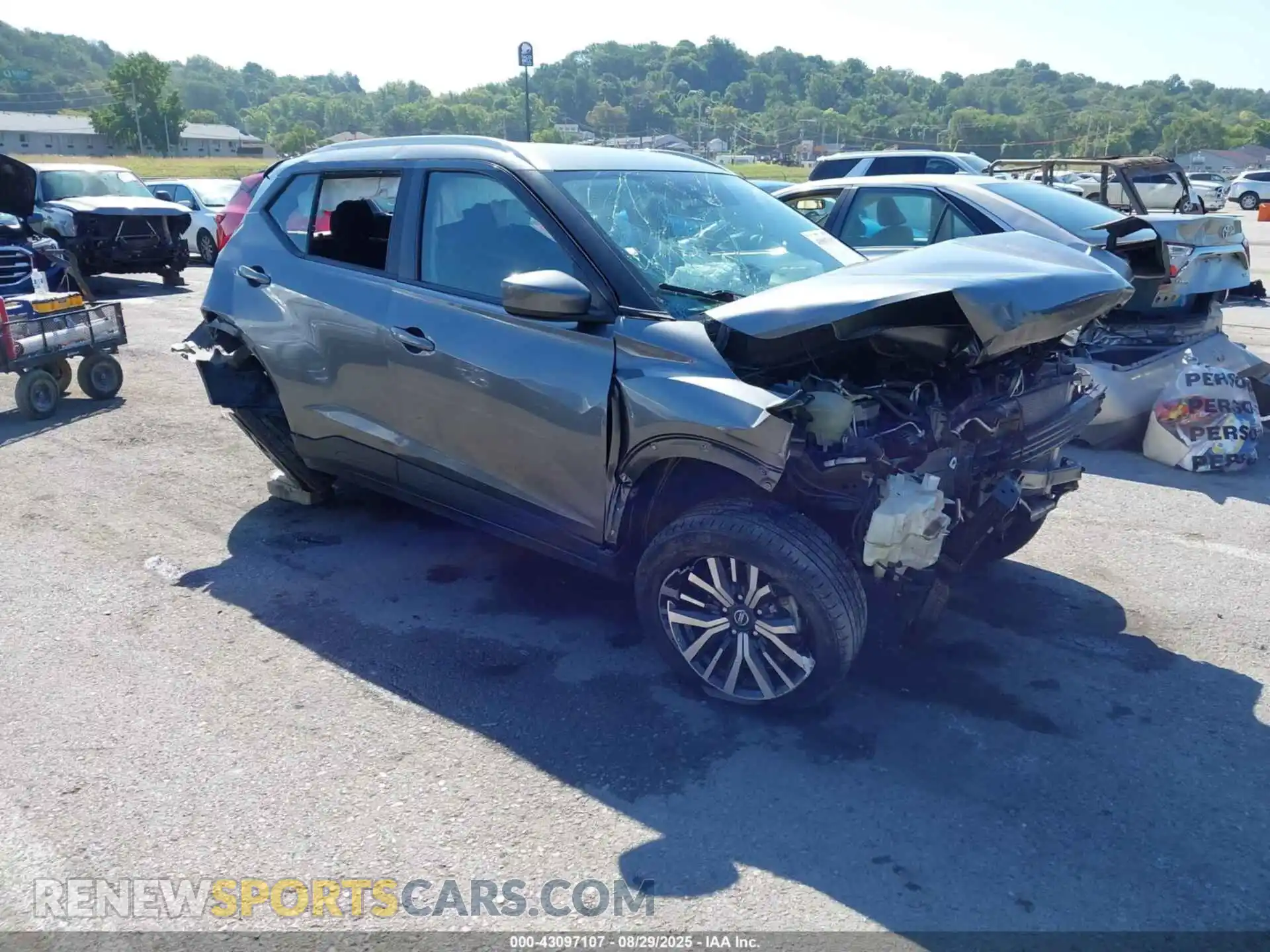 1 Photograph of a damaged car 3N1CP5CV3ML505376 NISSAN KICKS 2021