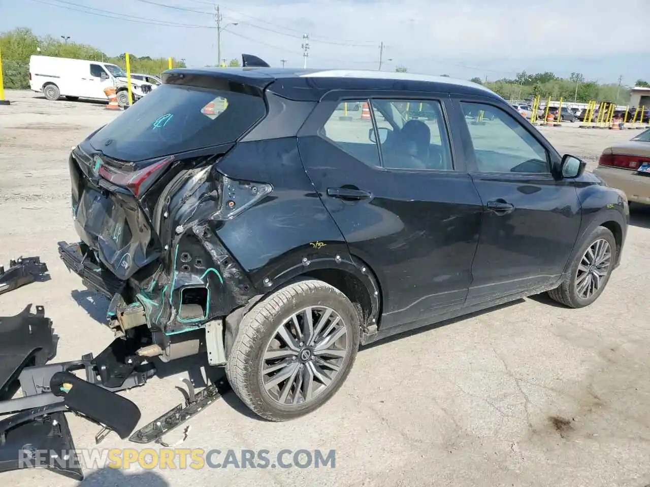 3 Photograph of a damaged car 3N1CP5CV3ML523957 NISSAN KICKS 2021