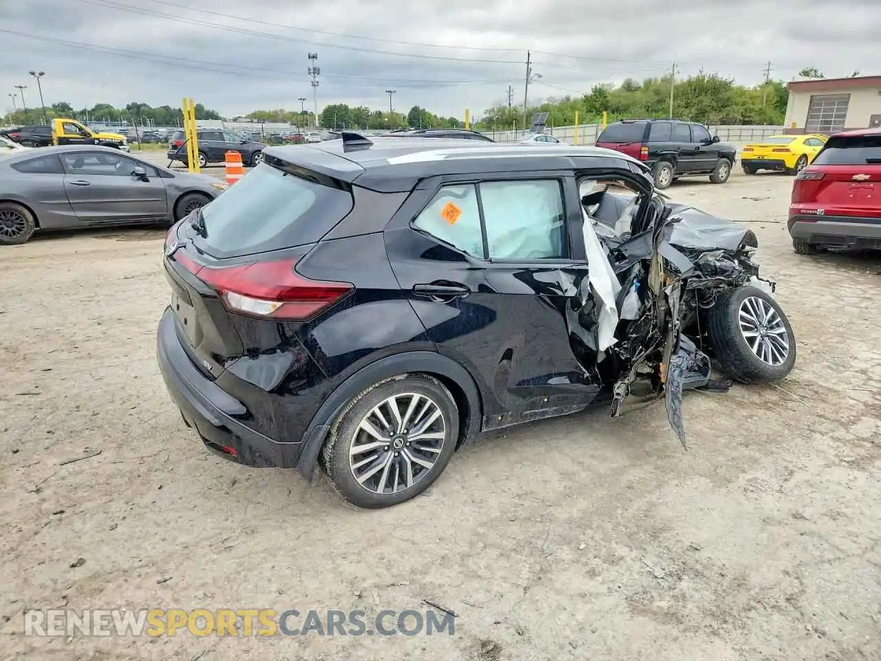 3 Photograph of a damaged car 3N1CP5CV3ML543951 NISSAN KICKS 2021