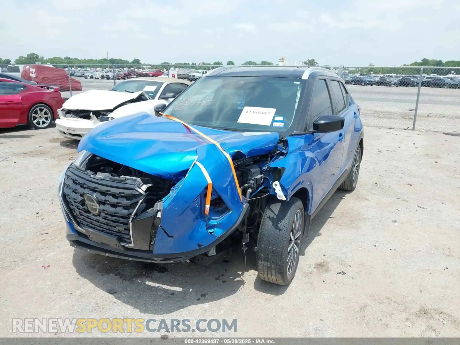 2 fotografías del automóvil dañado 3N1CP5CV3ML551578 NISSAN KICKS 2021