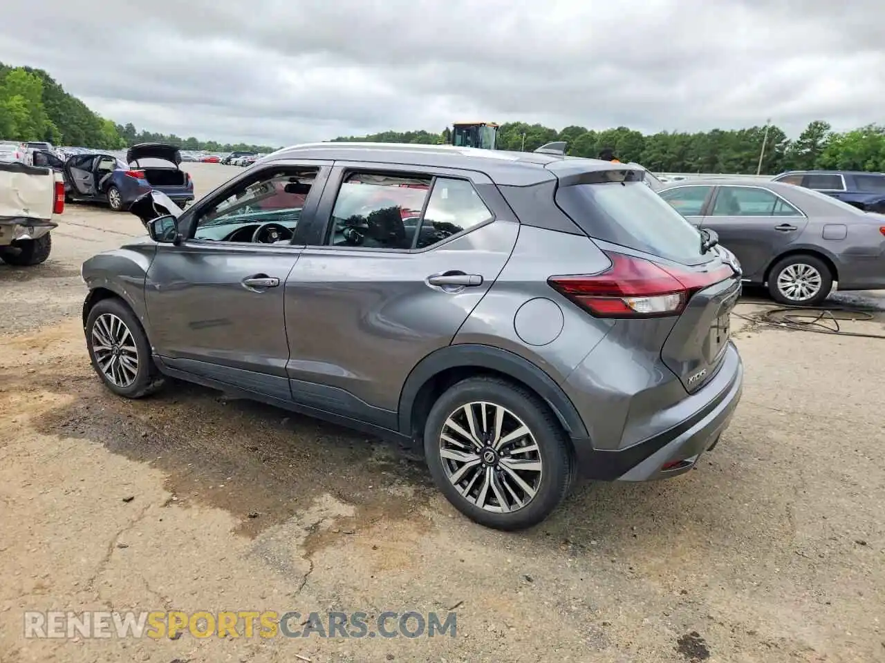 2 fotografías del automóvil dañado 3N1CP5CV4ML473649 NISSAN KICKS 2021
