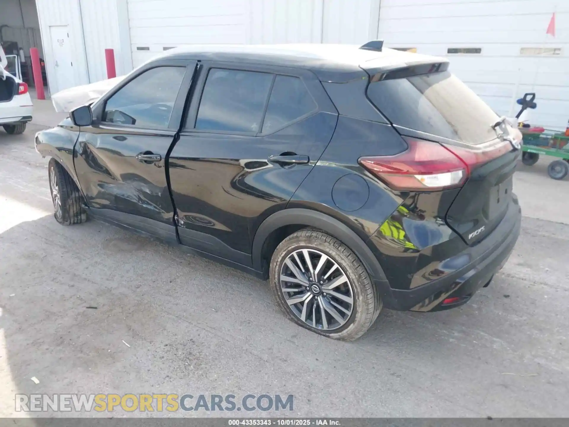 3 Photograph of a damaged car 3N1CP5CV4ML504883 NISSAN KICKS 2021