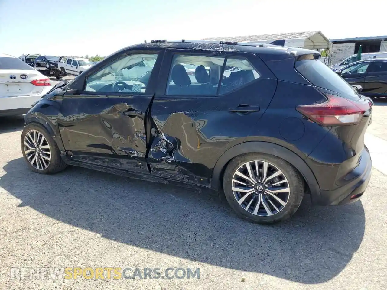 2 fotografías del automóvil dañado 3N1CP5CV4ML531887 NISSAN KICKS 2021