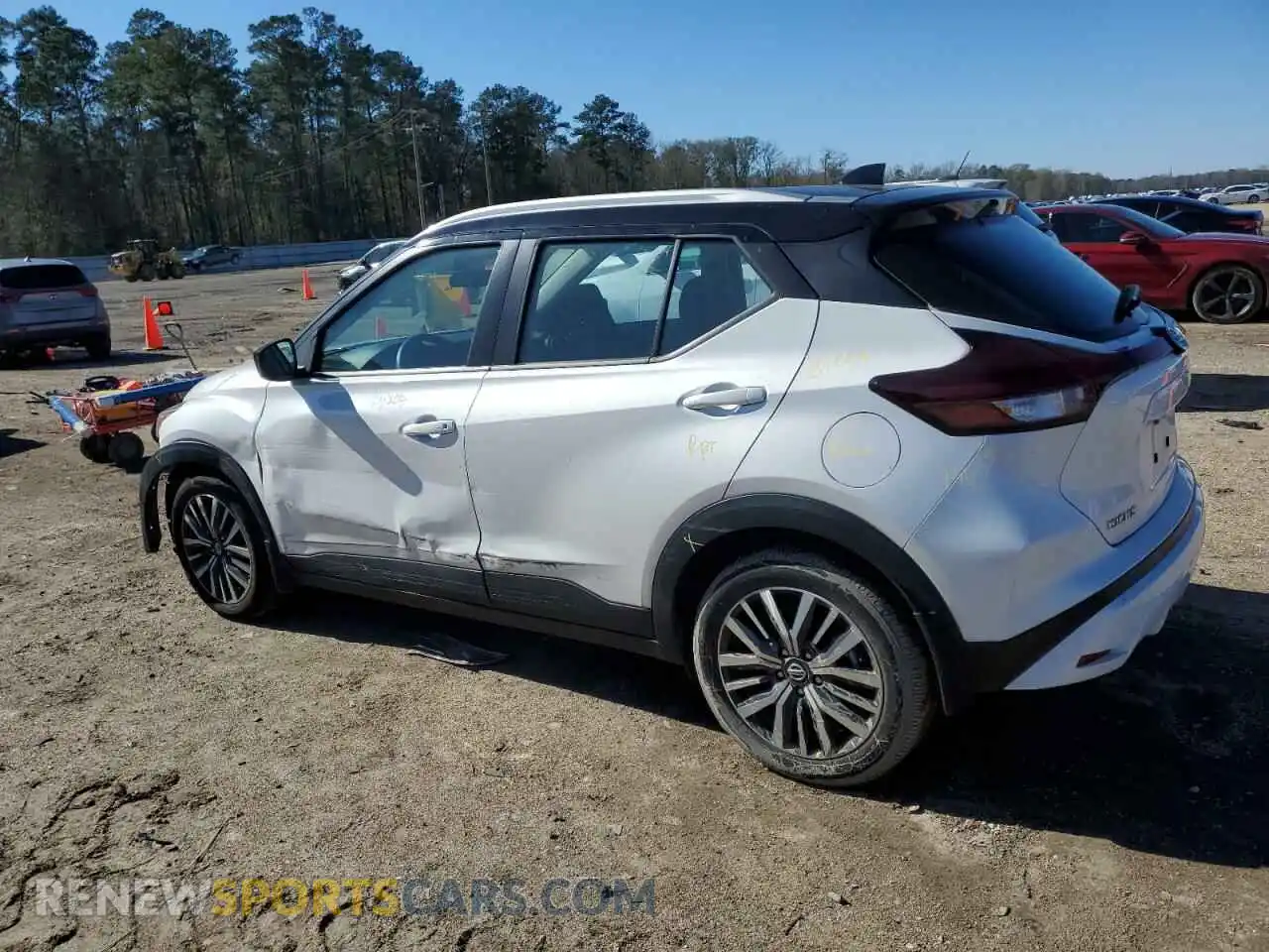 2 Photograph of a damaged car 3N1CP5CV4ML543425 NISSAN KICKS 2021