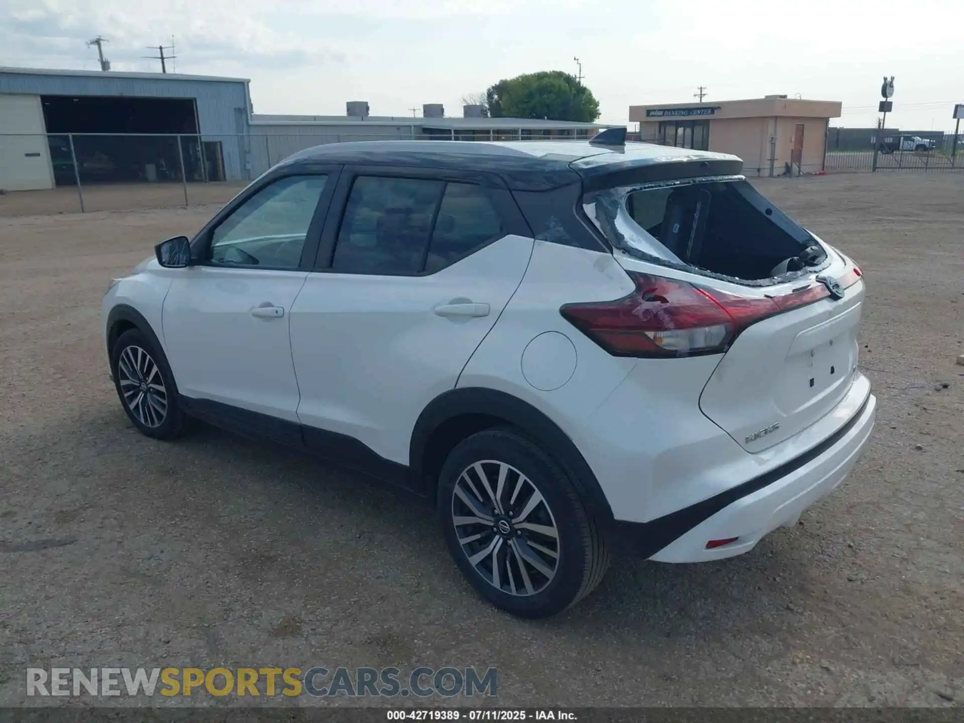 3 Photograph of a damaged car 3N1CP5CV4ML555882 NISSAN KICKS 2021