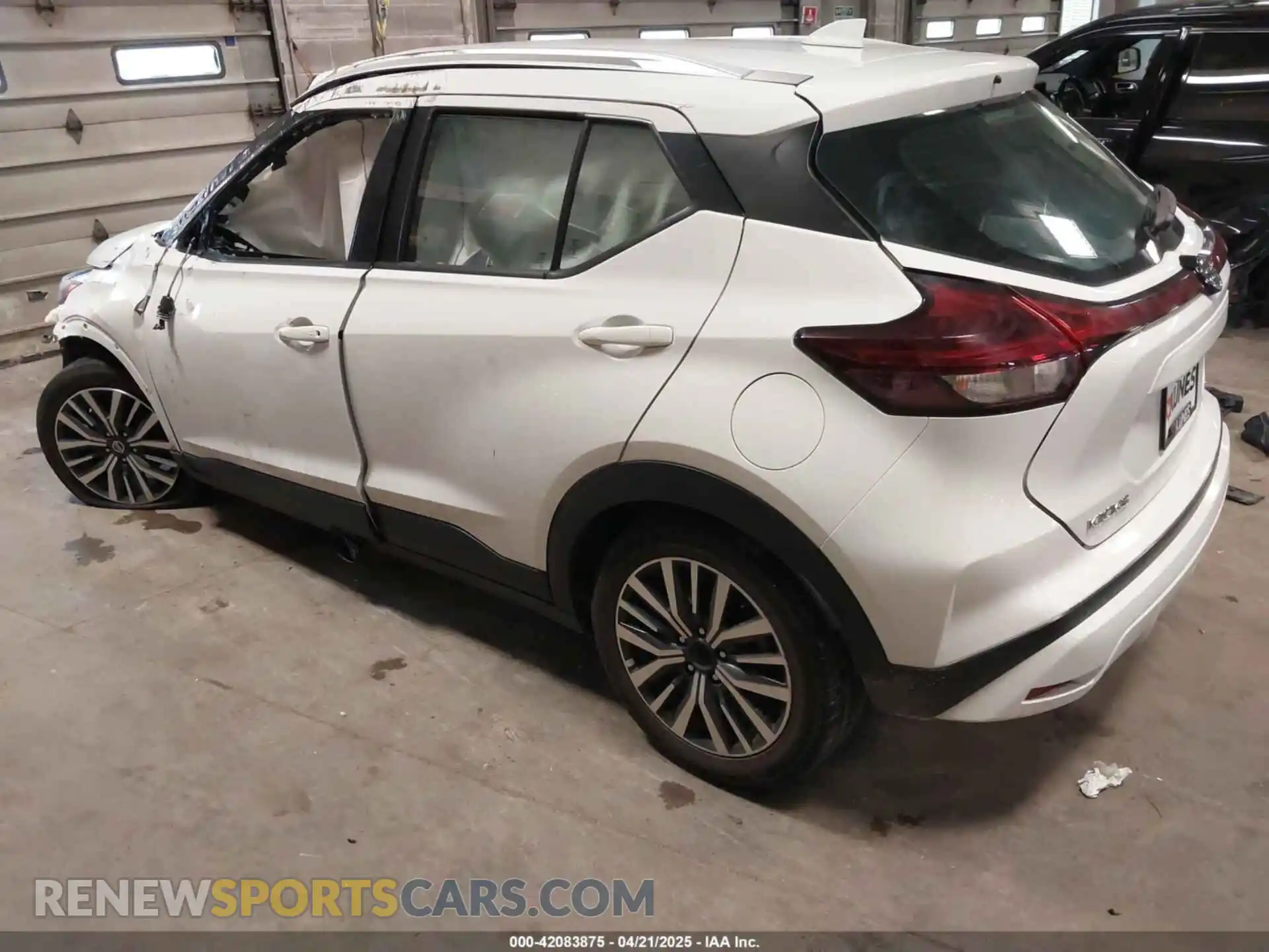 3 Photograph of a damaged car 3N1CP5CV5ML470159 NISSAN KICKS 2021