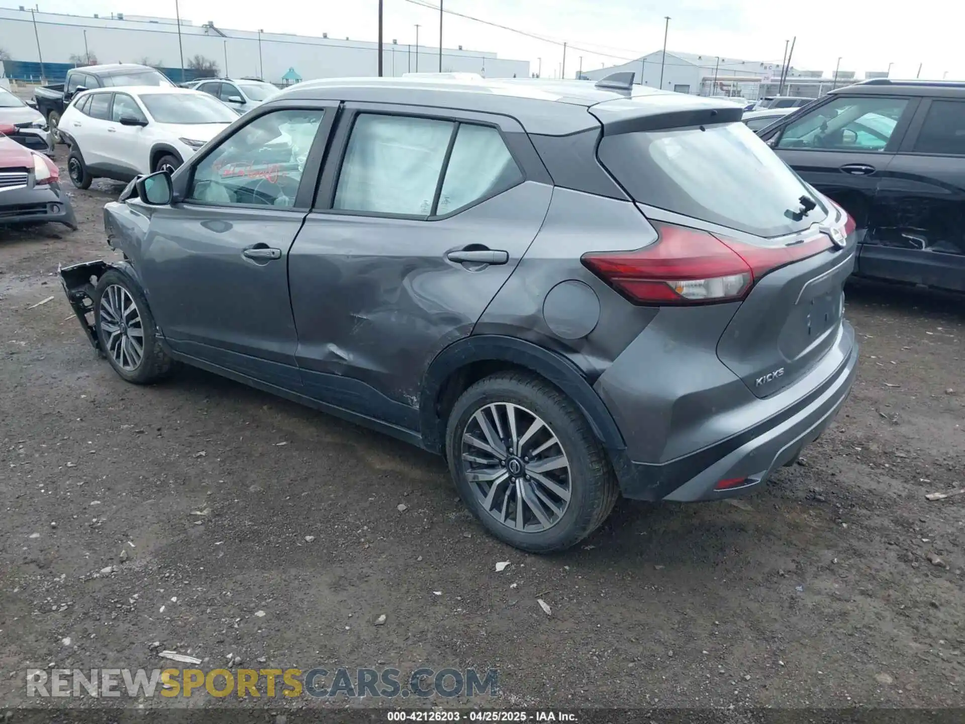 3 Photograph of a damaged car 3N1CP5CV5ML471683 NISSAN KICKS 2021