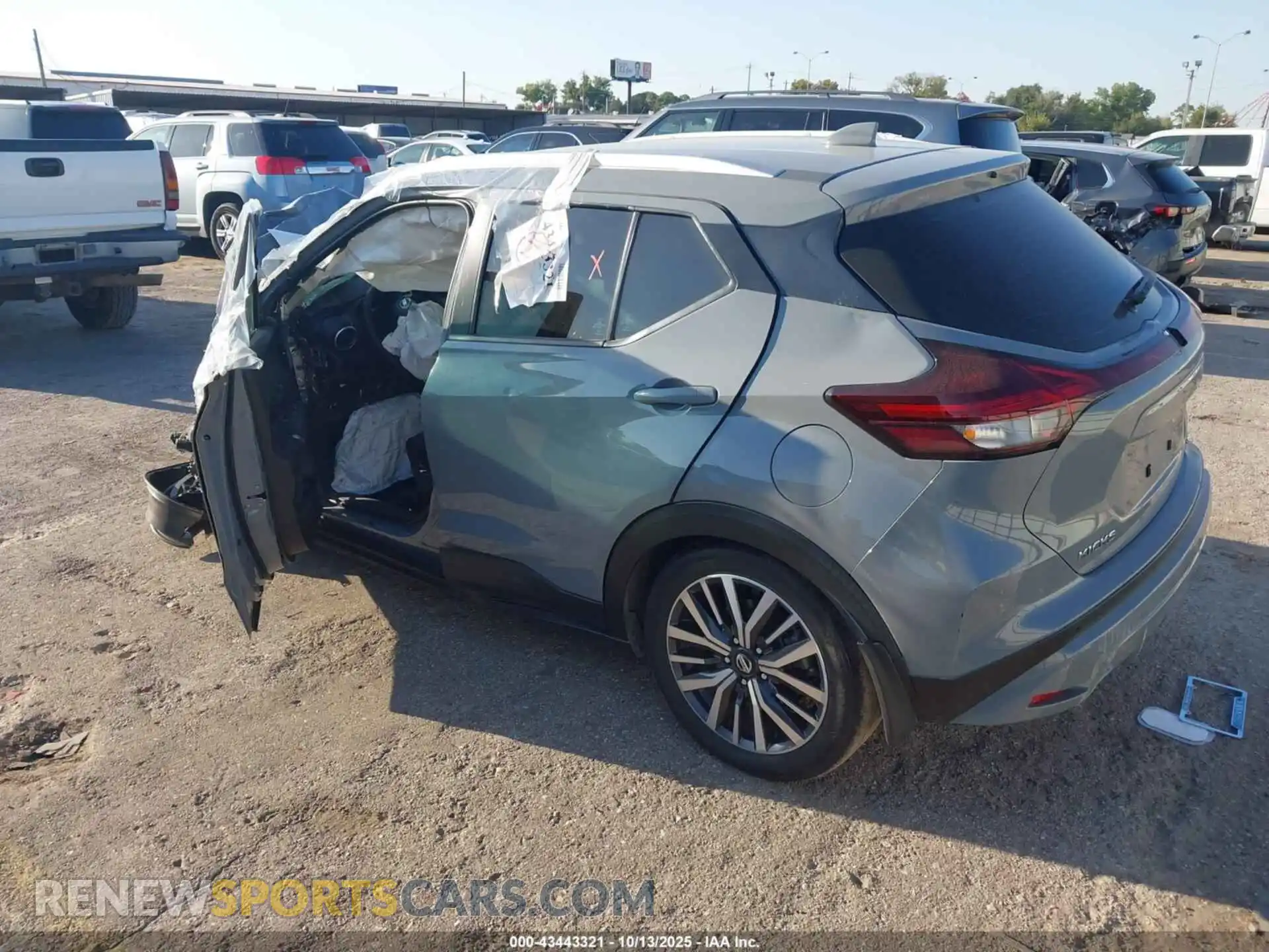 3 Photograph of a damaged car 3N1CP5CV5ML545152 NISSAN KICKS 2021