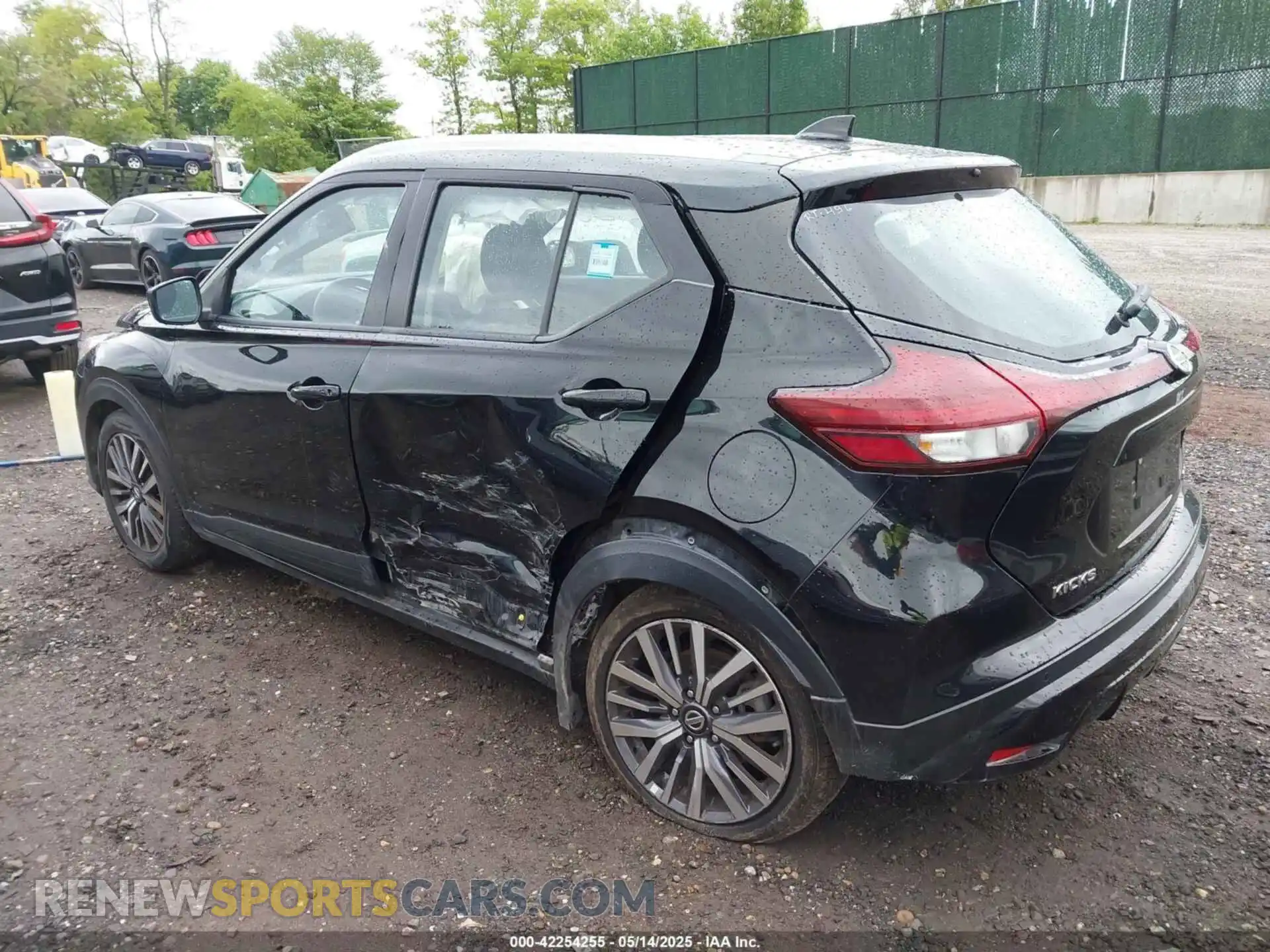 3 Photograph of a damaged car 3N1CP5CV6ML466864 NISSAN KICKS 2021