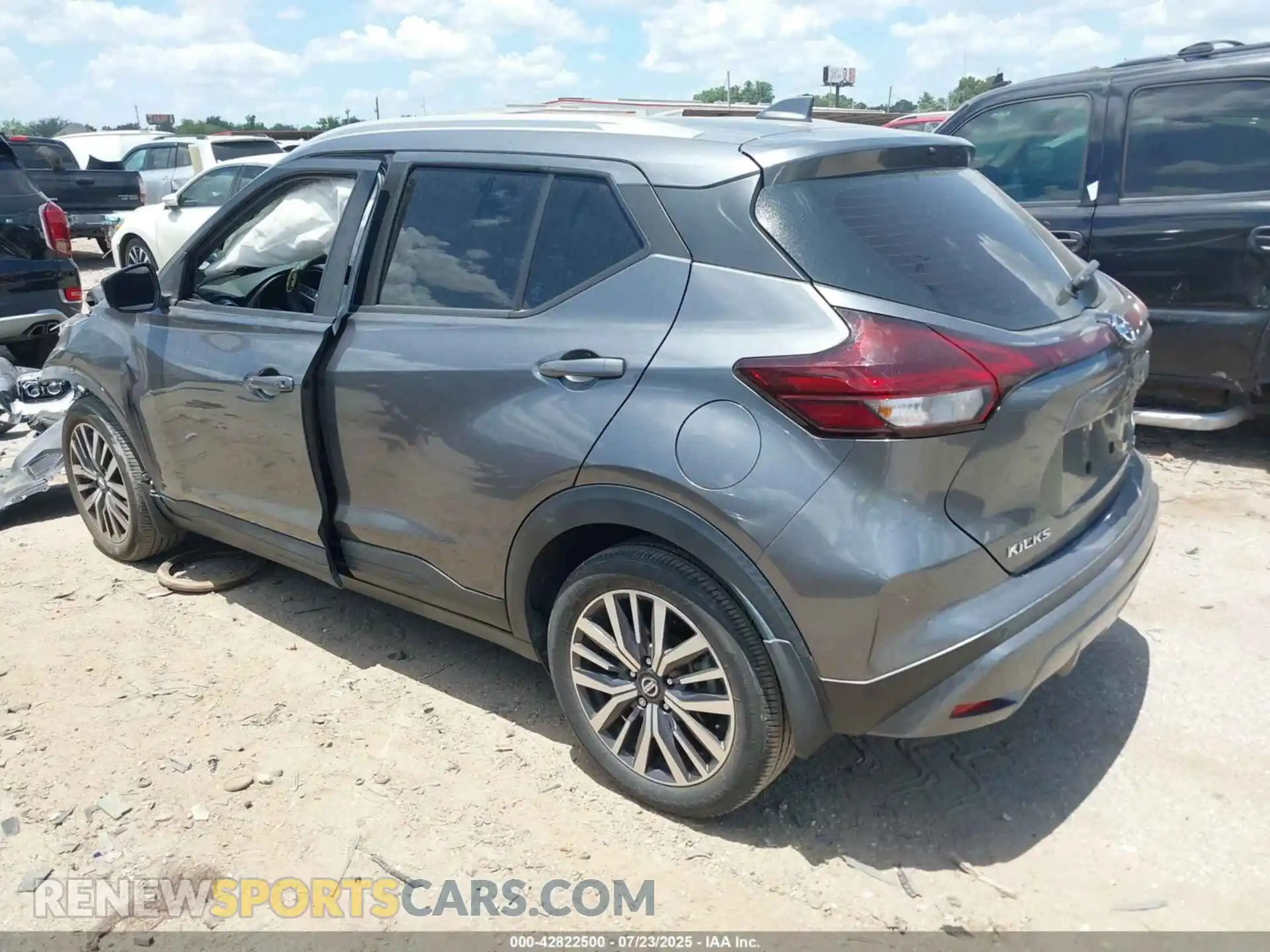 3 Photograph of a damaged car 3N1CP5CV6ML520521 NISSAN KICKS 2021