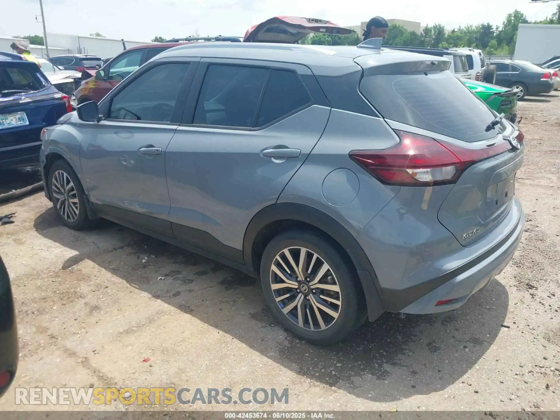 3 Photograph of a damaged car 3N1CP5CV6ML540056 NISSAN KICKS 2021