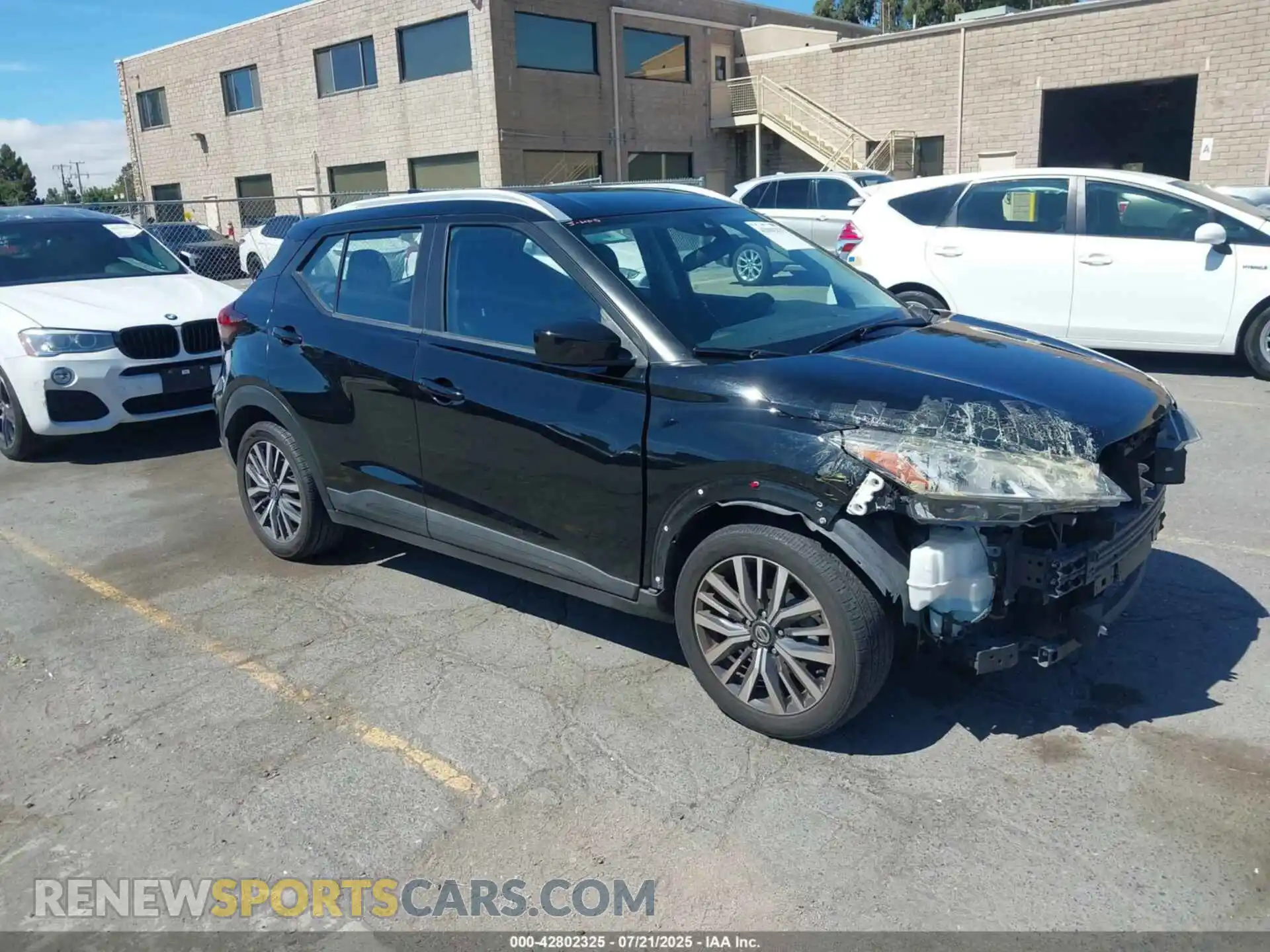 1 Photograph of a damaged car 3N1CP5CV7ML466744 NISSAN KICKS 2021