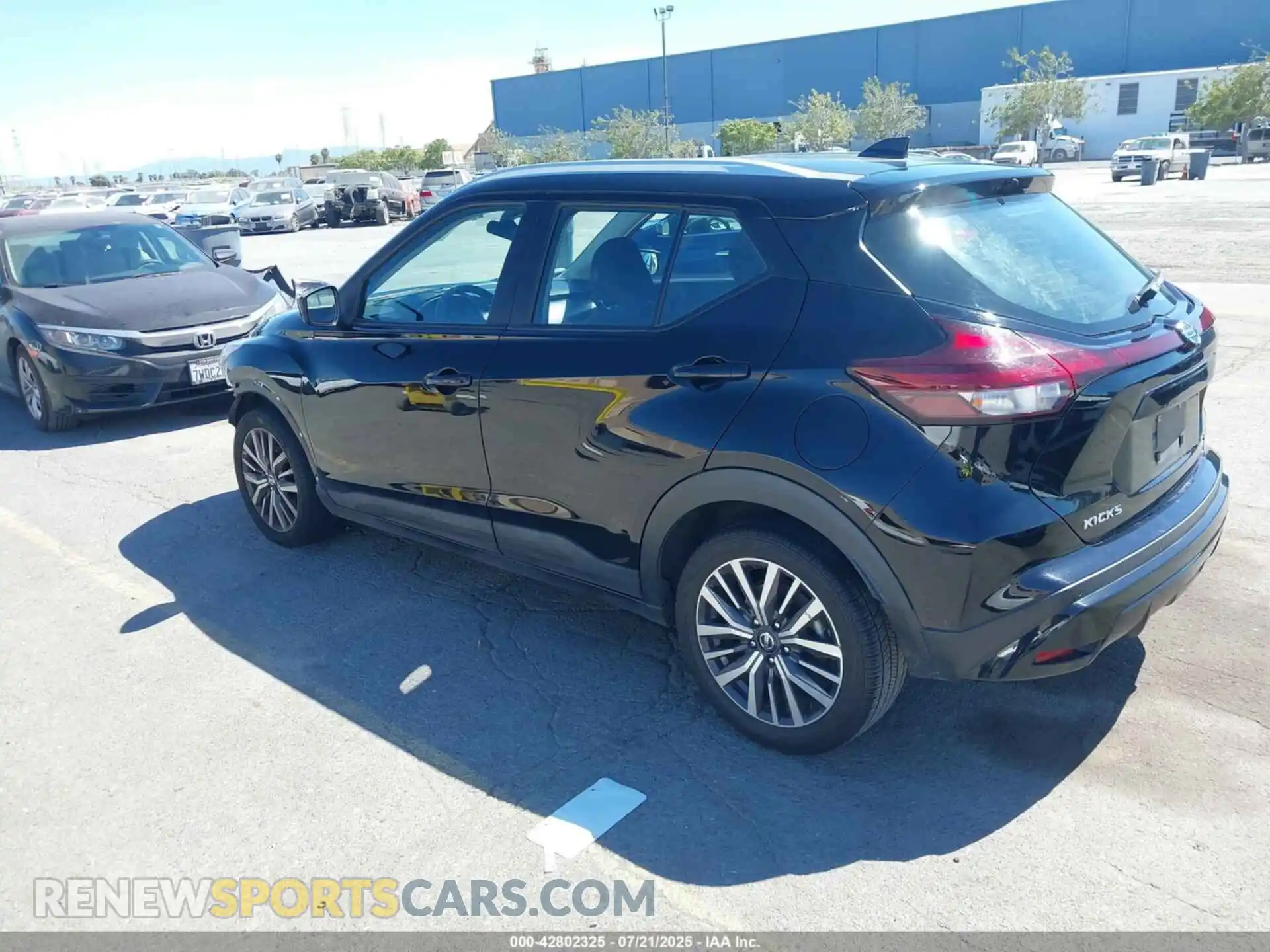 3 Photograph of a damaged car 3N1CP5CV7ML466744 NISSAN KICKS 2021