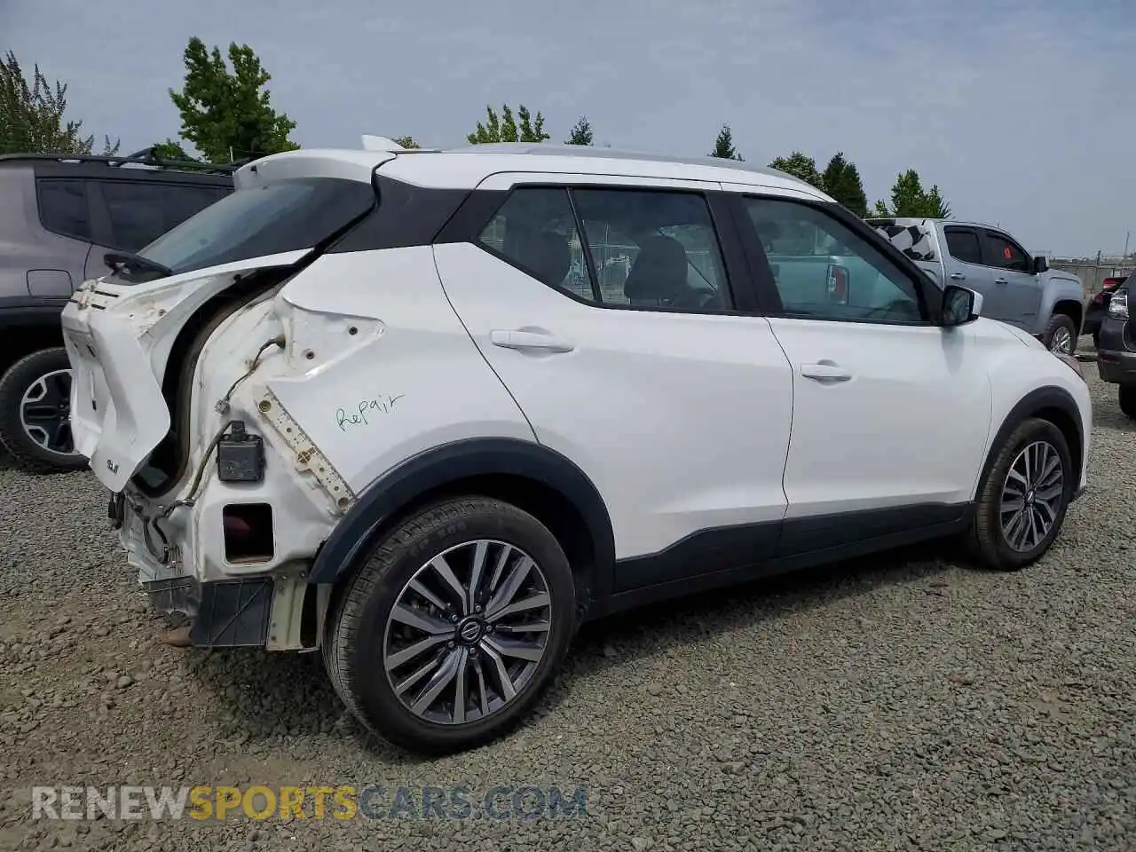3 Photograph of a damaged car 3N1CP5CV7ML535786 NISSAN KICKS 2021