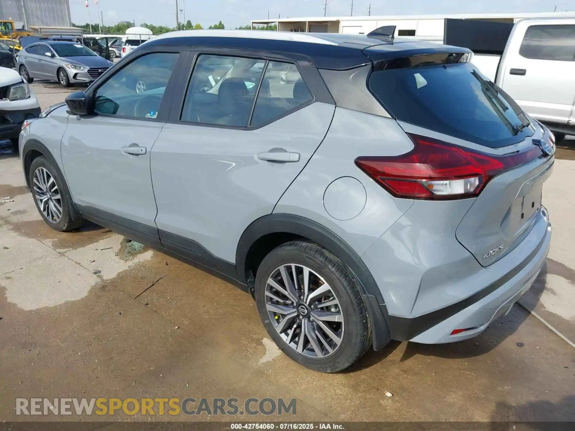 3 Photograph of a damaged car 3N1CP5CV7ML537098 NISSAN KICKS 2021