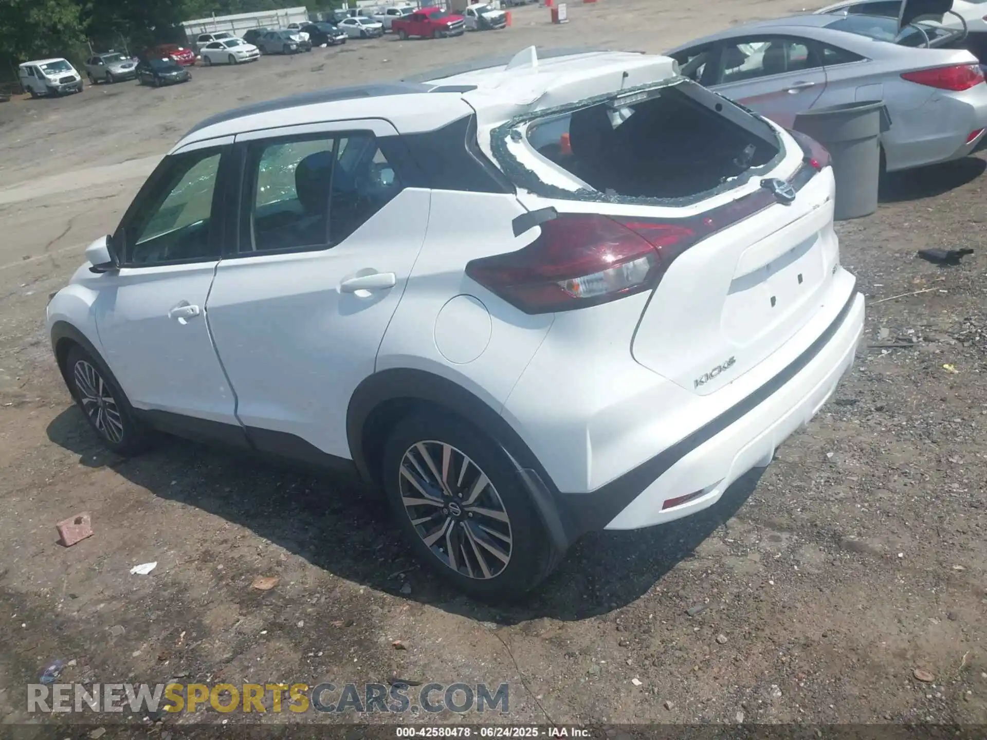 3 Photograph of a damaged car 3N1CP5CV7ML560378 NISSAN KICKS 2021