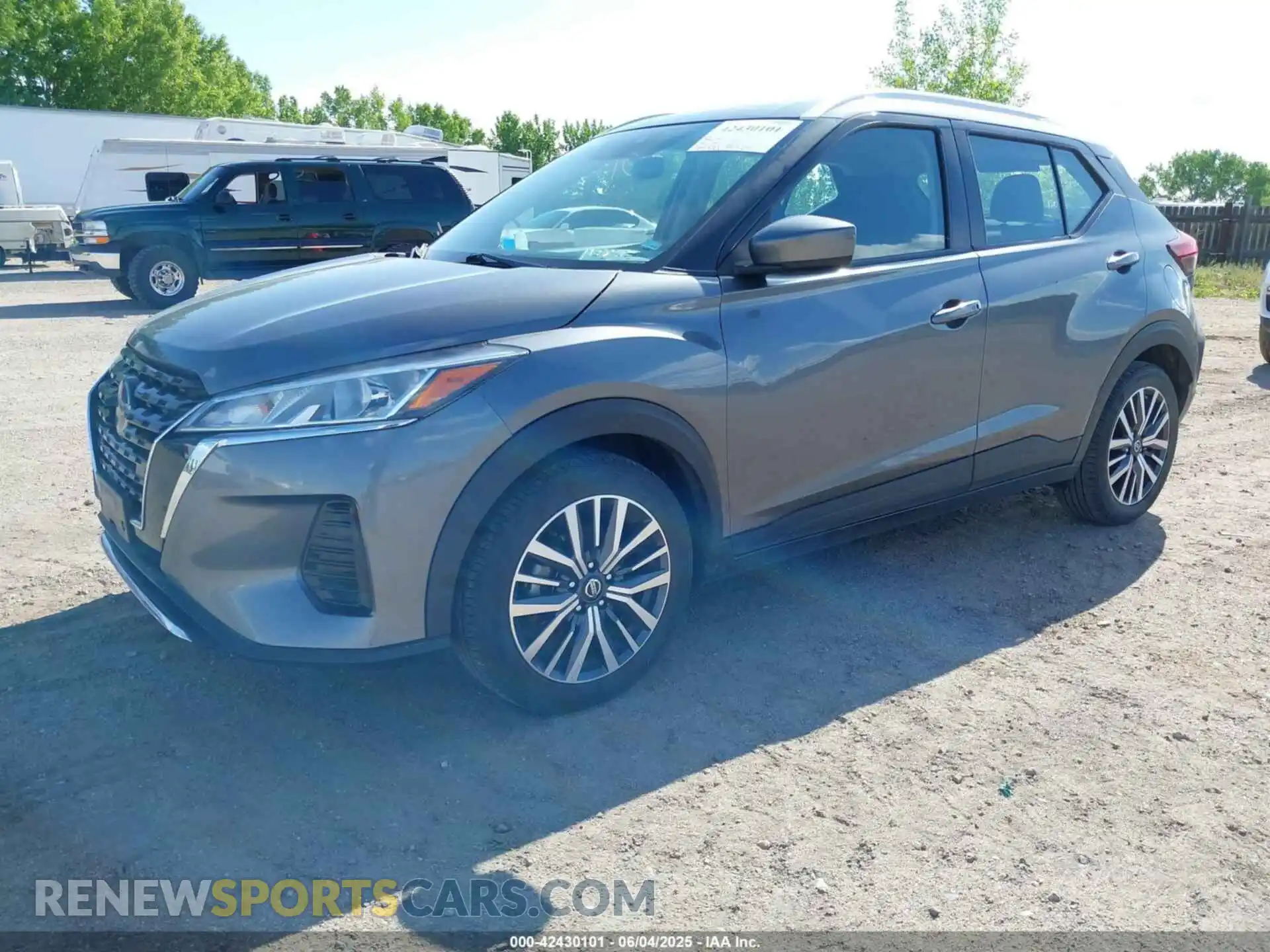 2 fotografías del automóvil dañado 3N1CP5CV8ML471547 NISSAN KICKS 2021