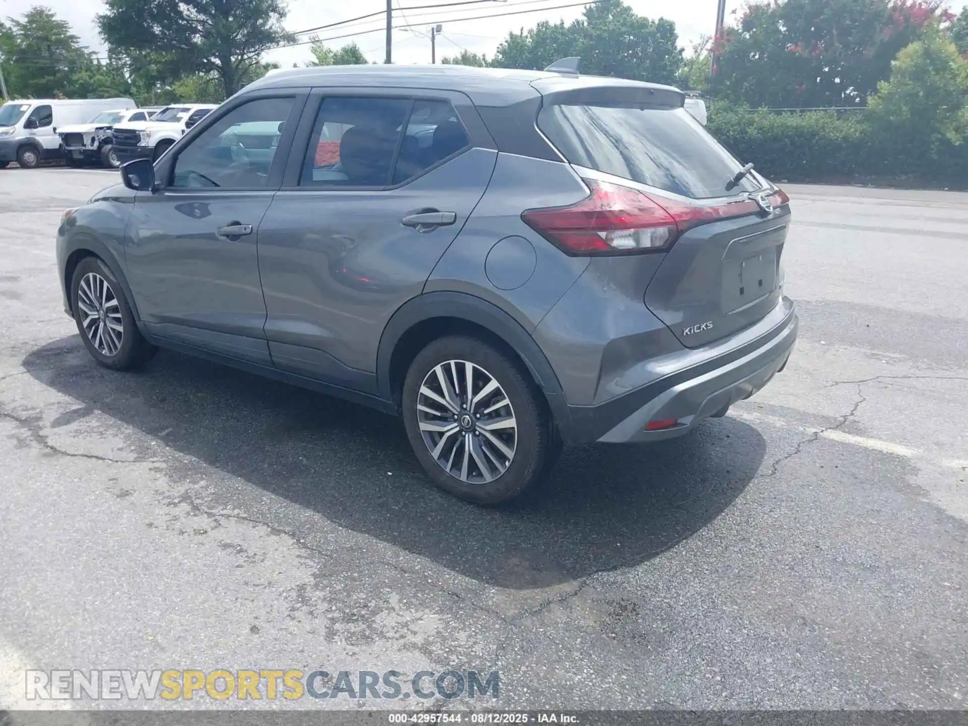 3 Photograph of a damaged car 3N1CP5CV8ML499879 NISSAN KICKS 2021
