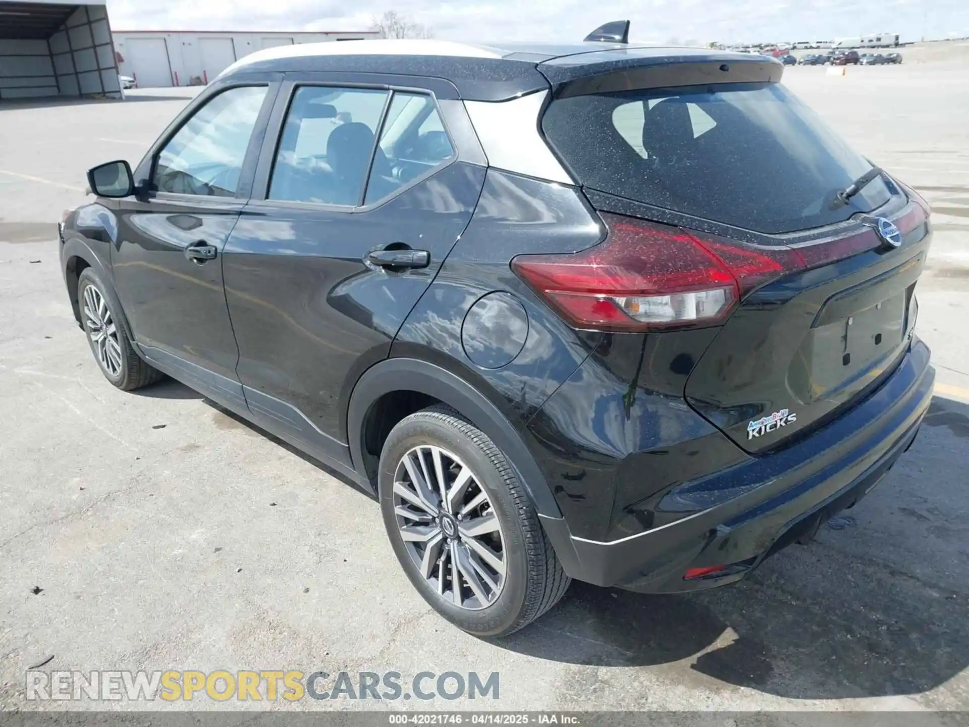 3 Photograph of a damaged car 3N1CP5CV8ML523372 NISSAN KICKS 2021