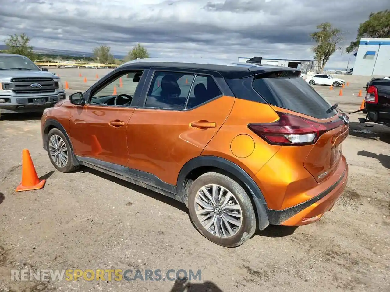 2 Photograph of a damaged car 3N1CP5CV8ML551205 NISSAN KICKS 2021
