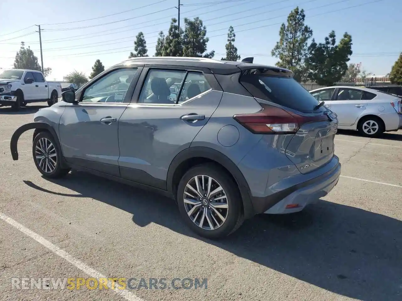 2 Photograph of a damaged car 3N1CP5CV8ML556243 NISSAN KICKS 2021