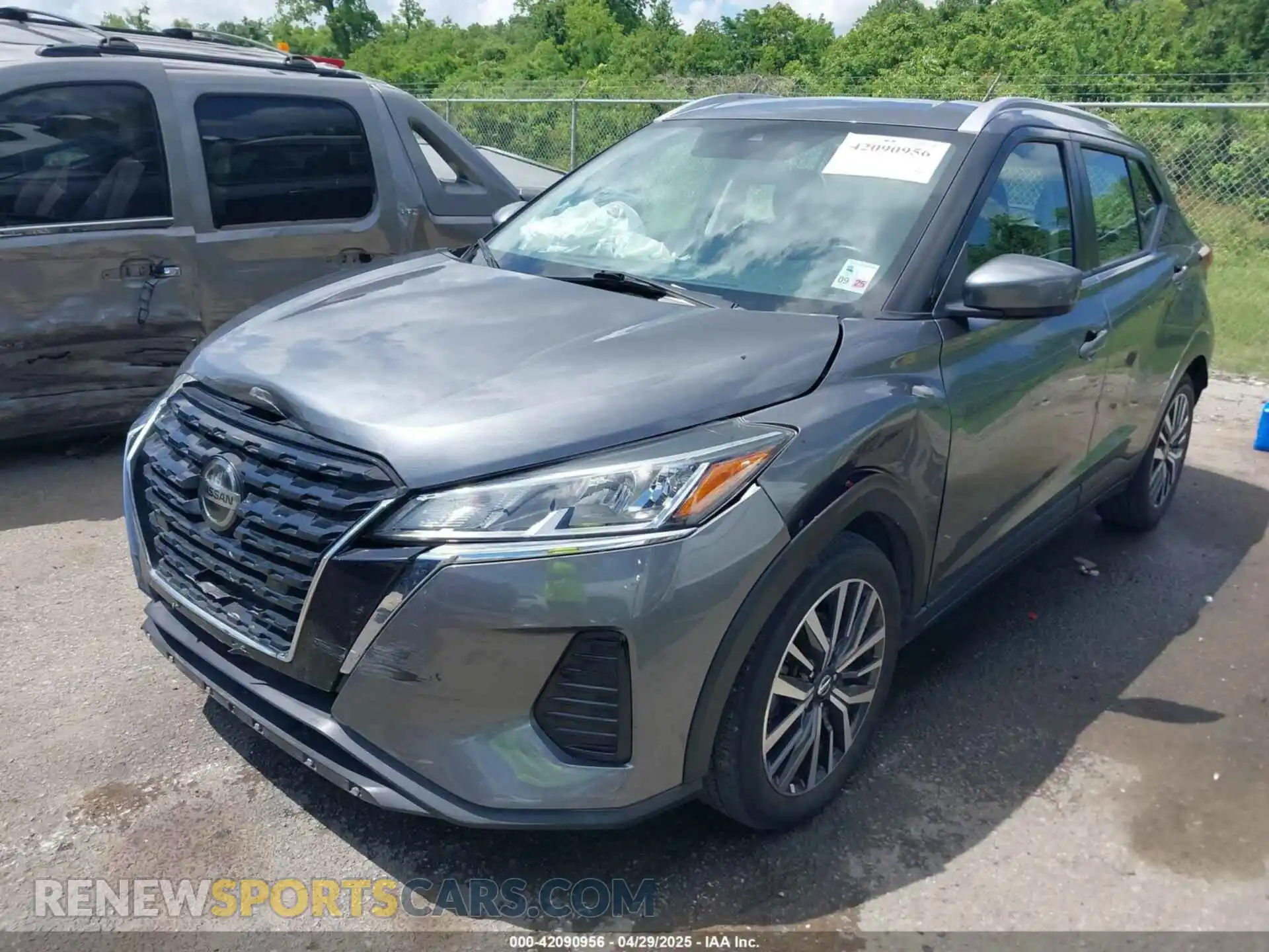 2 Photograph of a damaged car 3N1CP5CV9ML510923 NISSAN KICKS 2021