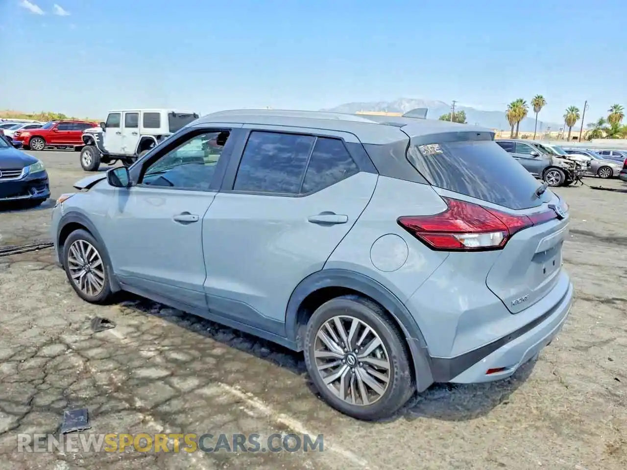 2 fotografías del automóvil dañado 3N1CP5CV9ML546465 NISSAN KICKS 2021
