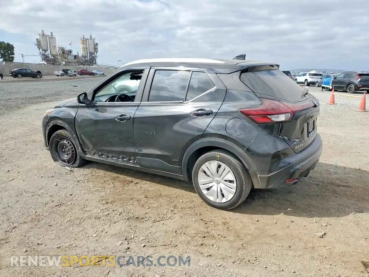 2 fotografías del automóvil dañado 3N1CP5CVXML477334 NISSAN KICKS 2021