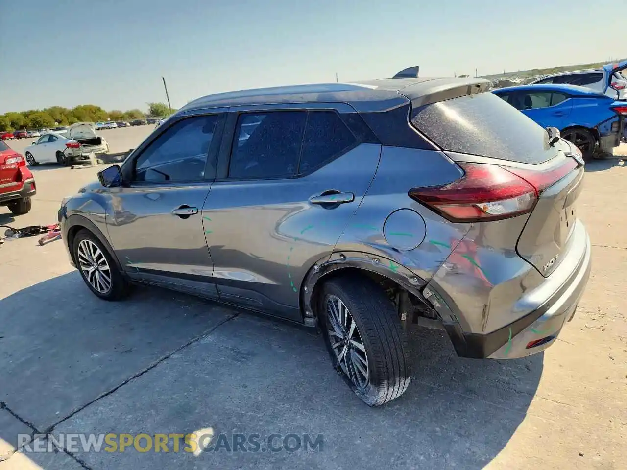 2 fotografías del automóvil dañado 3N1CP5CVXML487250 NISSAN KICKS 2021