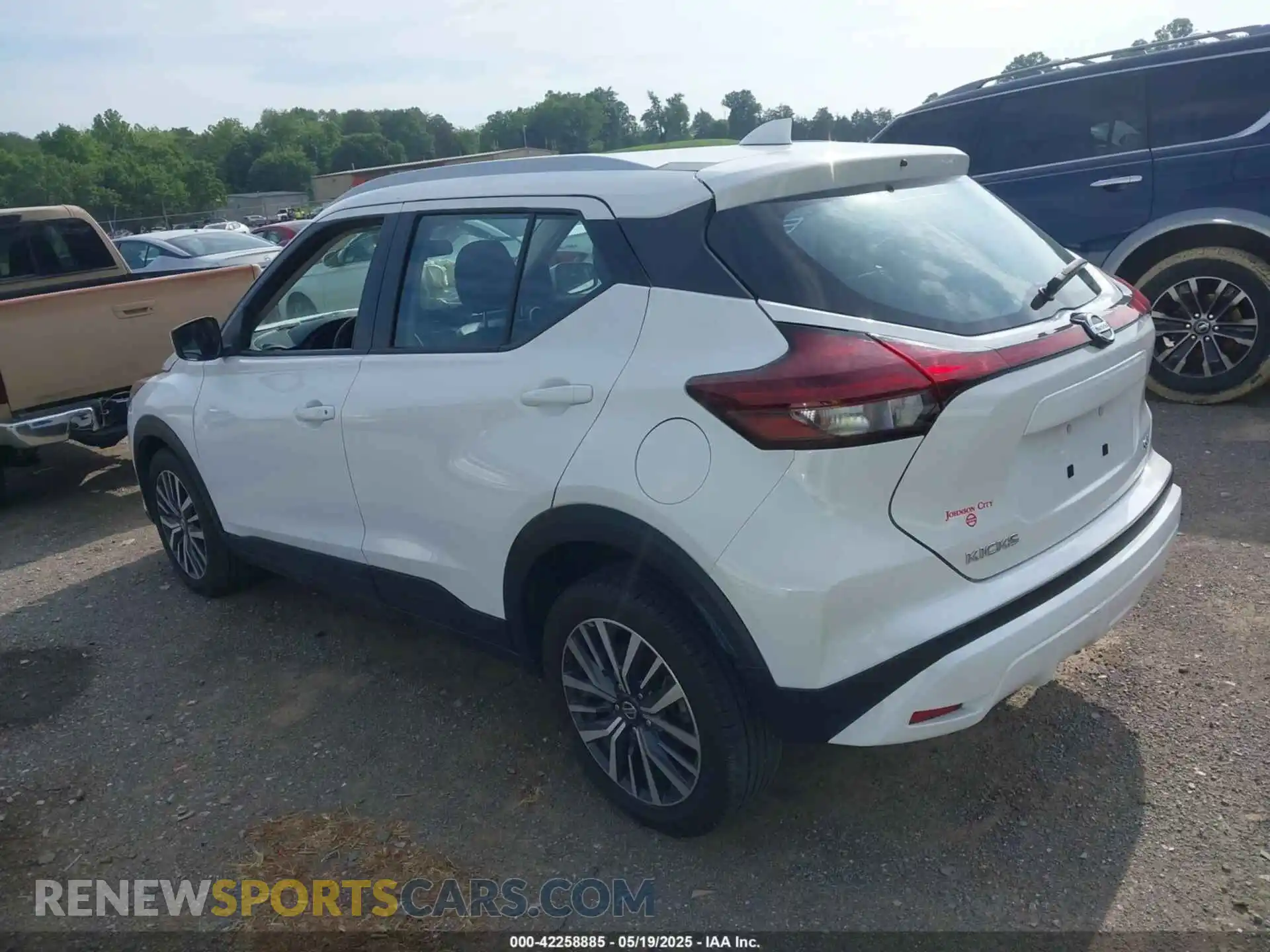 3 Photograph of a damaged car 3N1CP5CVXML501079 NISSAN KICKS 2021