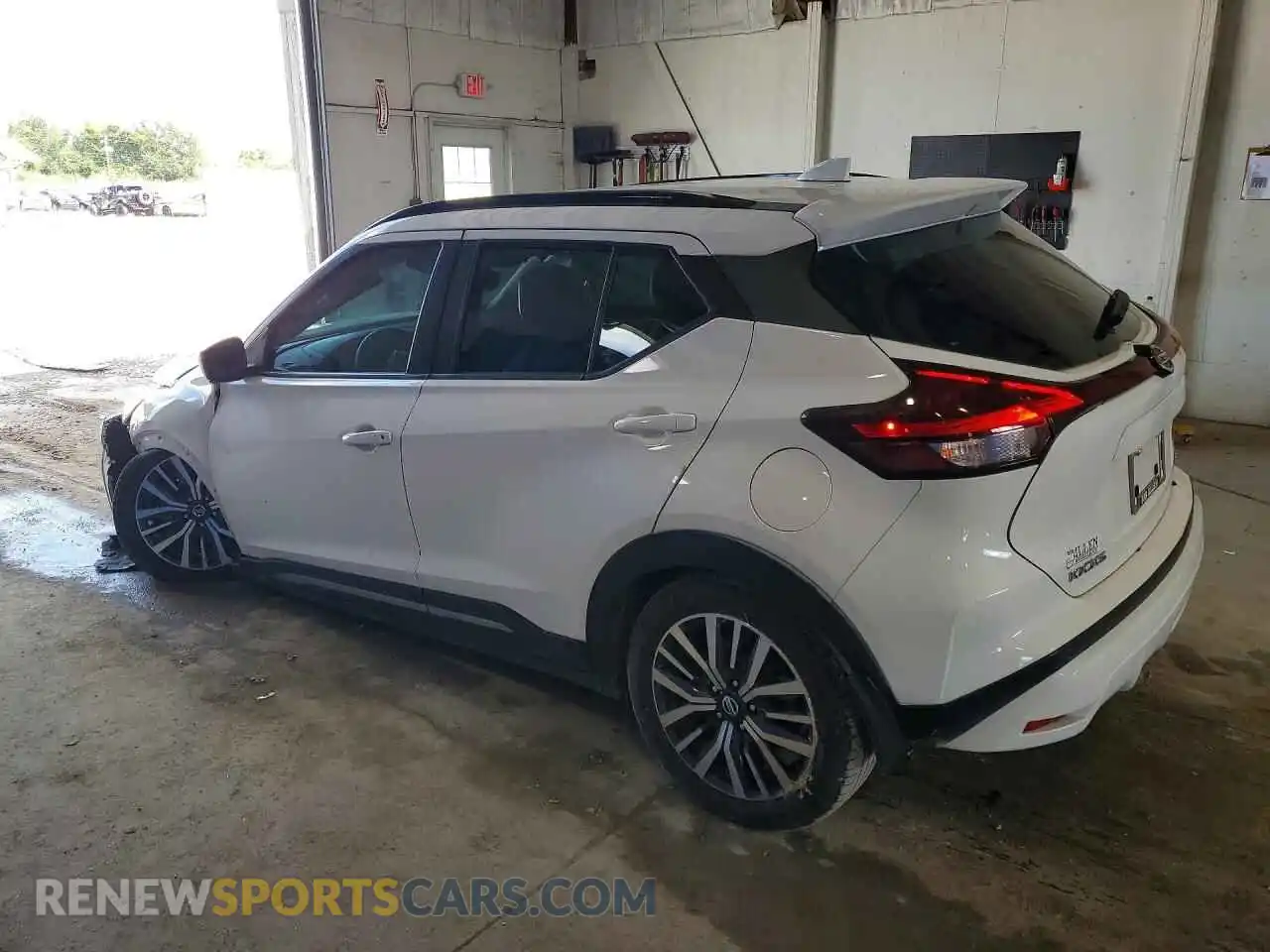 2 fotografías del automóvil dañado 3N1CP5DV5ML473996 NISSAN KICKS 2021