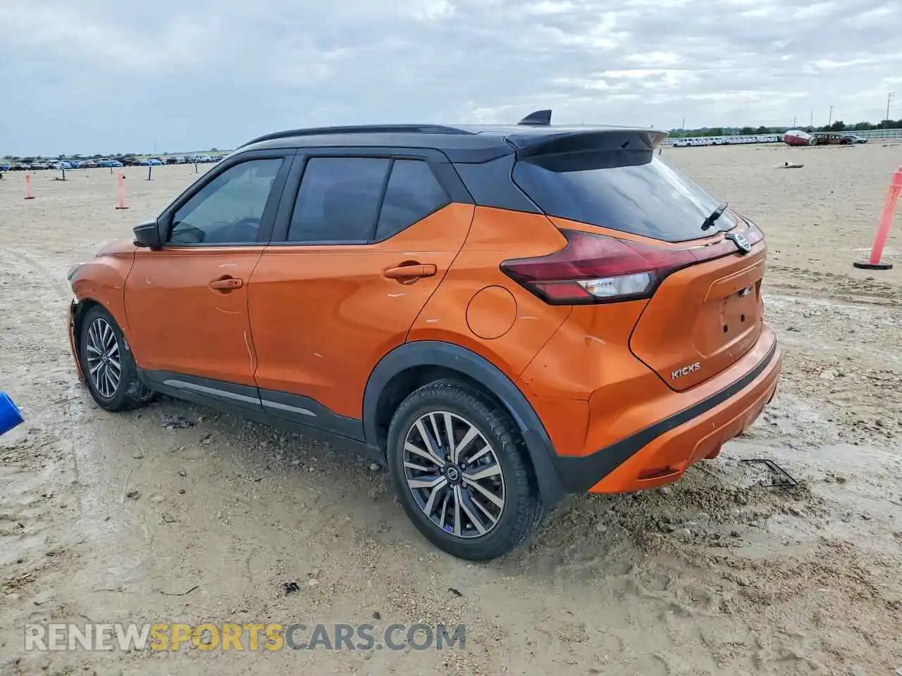 2 Photograph of a damaged car 3N1CP5DV5ML475327 NISSAN KICKS 2021