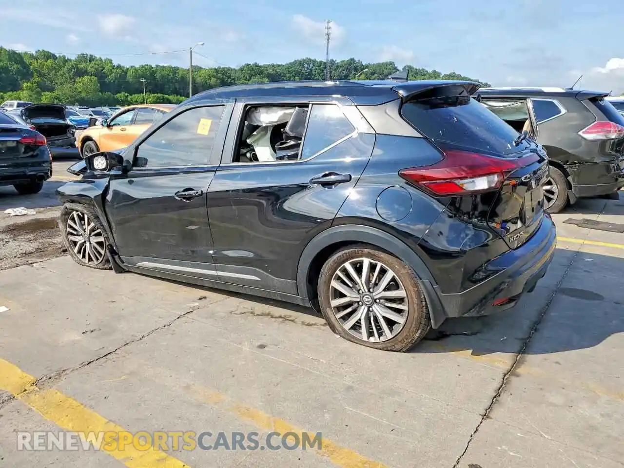 2 fotografías del automóvil dañado 3N1CP5DV5ML492869 NISSAN KICKS 2021