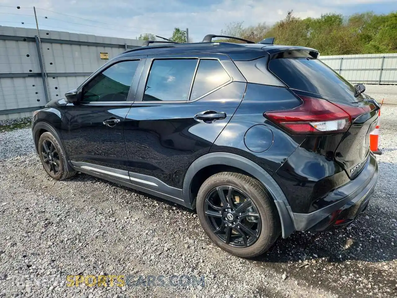 2 Photograph of a damaged car 3N1CP5DV7ML487222 NISSAN KICKS 2021