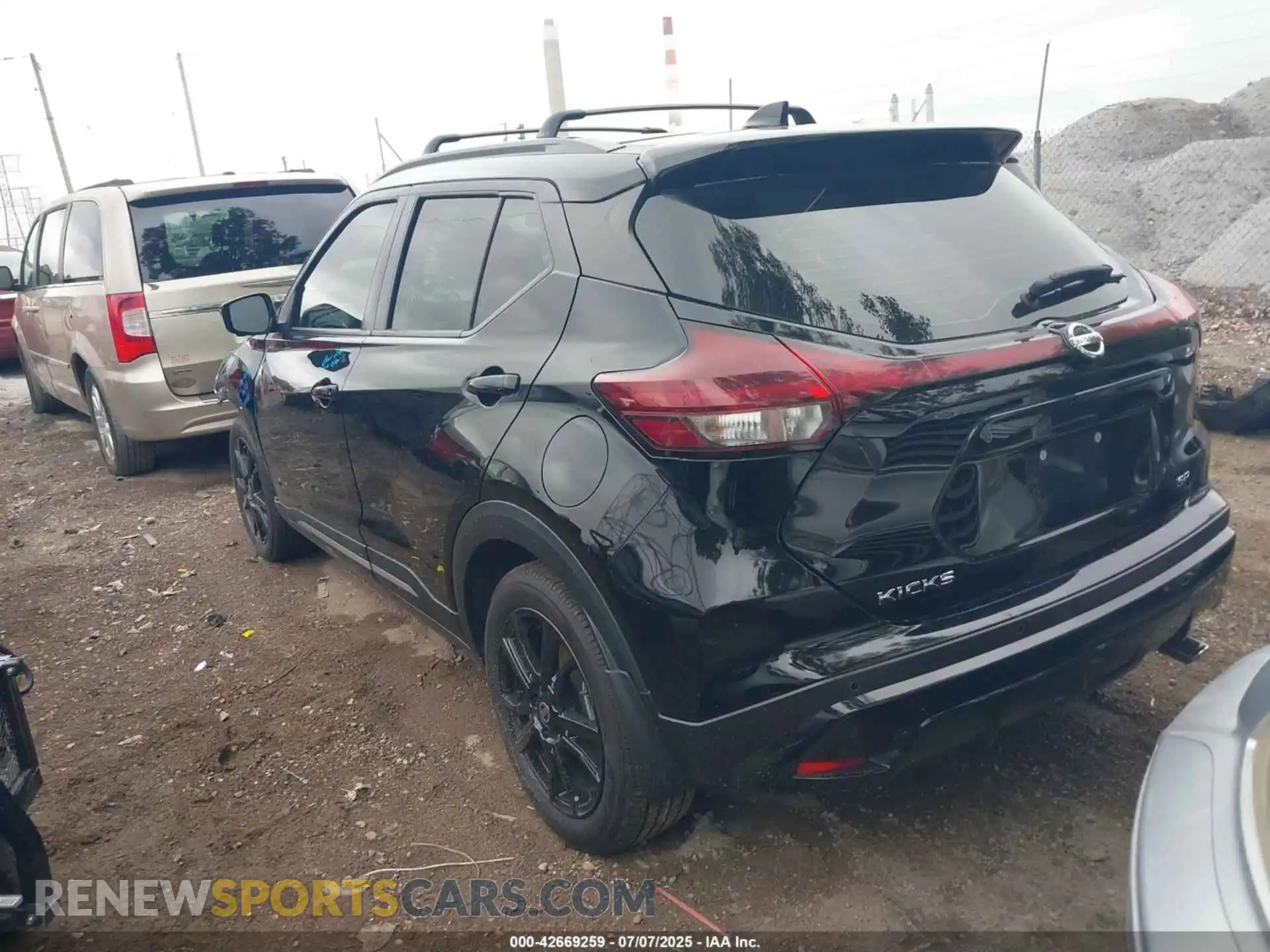 3 Photograph of a damaged car 3N1CP5DV8ML562736 NISSAN KICKS 2021