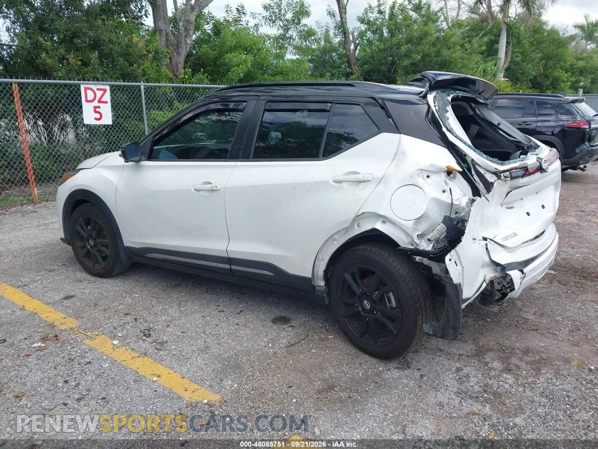 3 Photograph of a damaged car 3N1CP5DV9ML525100 NISSAN KICKS 2021